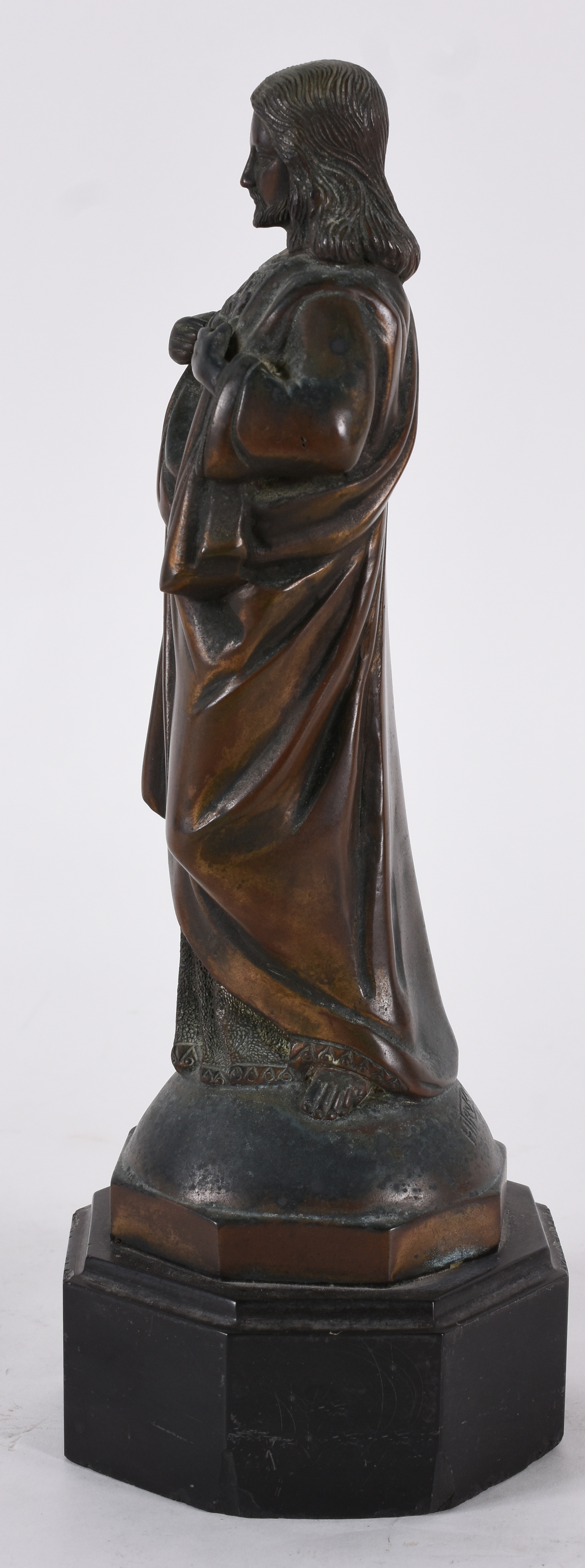 Imagem de bronze representando Sagrado coração de Jesus, assinado. - foto 3 de 6