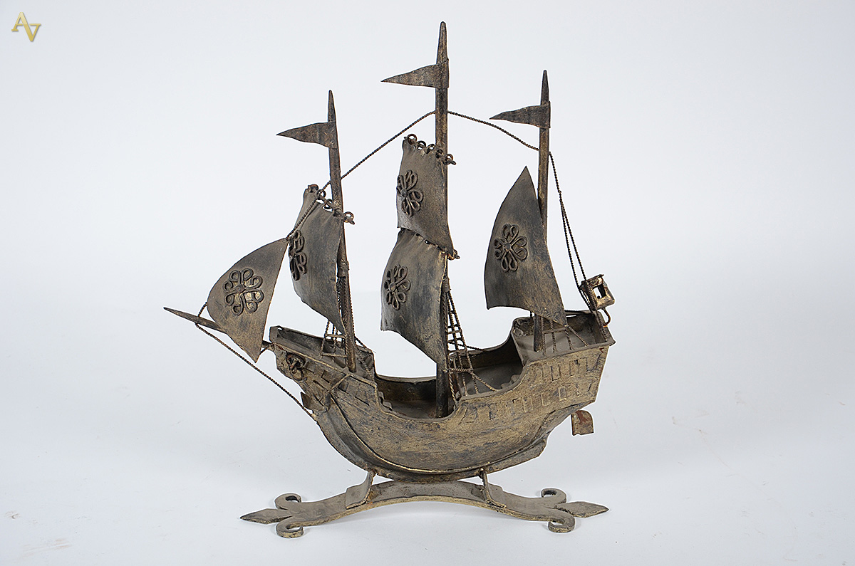 Caravela de metal. Altura 43 cm. - foto 1 de 2