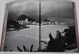 Três livros
- Mario Testino -  Rio de Janeiro -... - Três livros
- Mario Testino -  Rio de Janeiro - 35 x 25
- 50 Ícones que inspiraram a moda 1950- Paula Reed 
-John Stunbeck ew Robert capa - Um d...