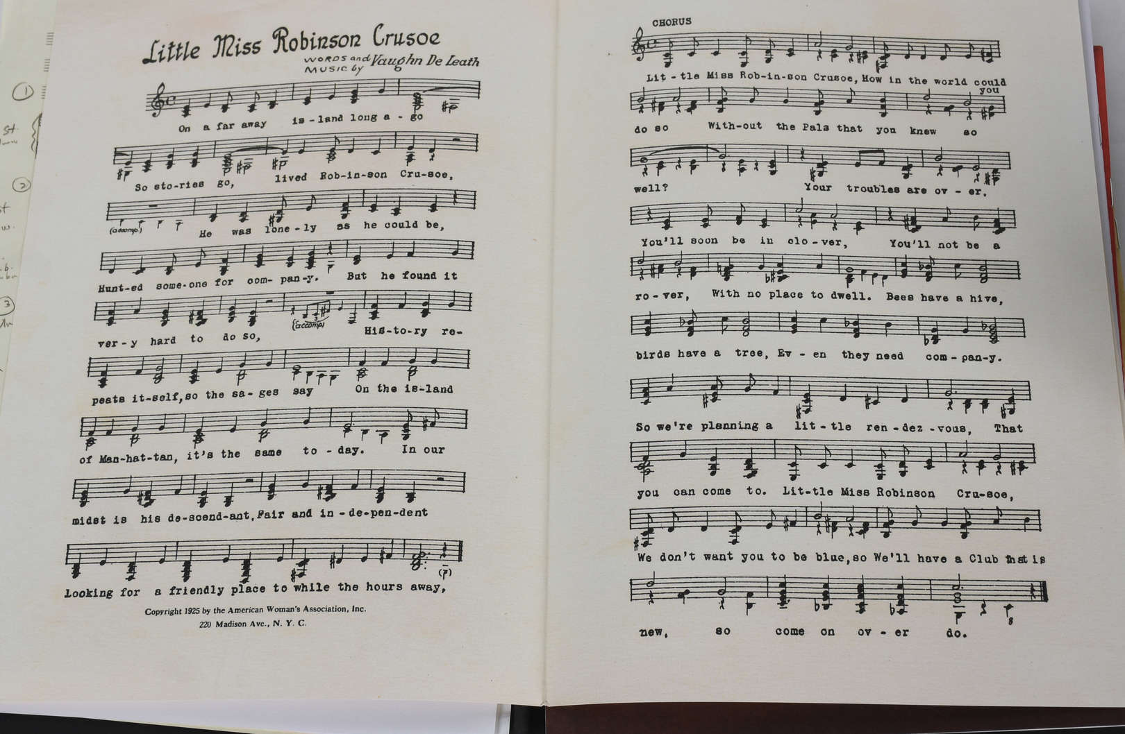 Dois livros .
- Carnegire  hall treasures 
- Dorothea Lang - A life Beyomd Limits ., foto 8 de 8