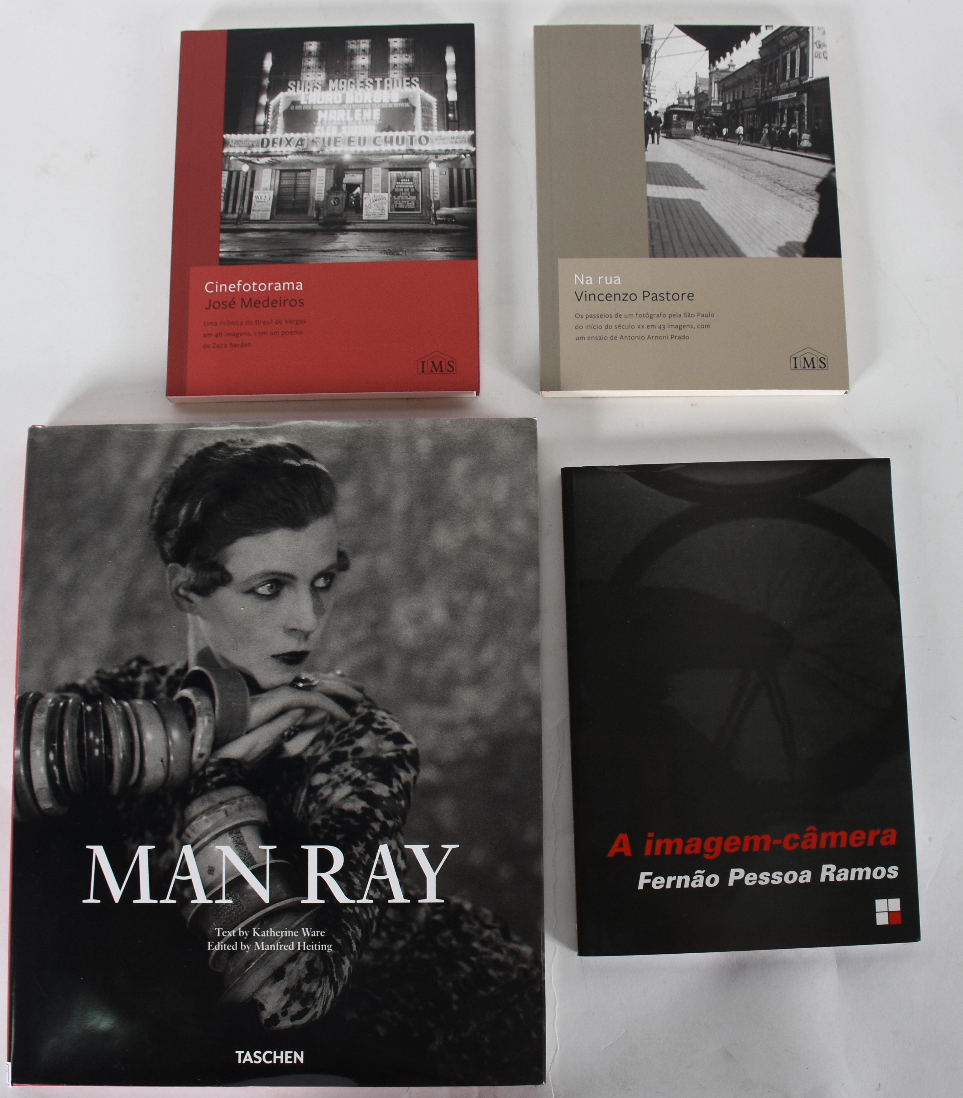 Quatro livros - Man Ray Edited by Manfred Hiting - Cinefotorama... - foto 1 de 10