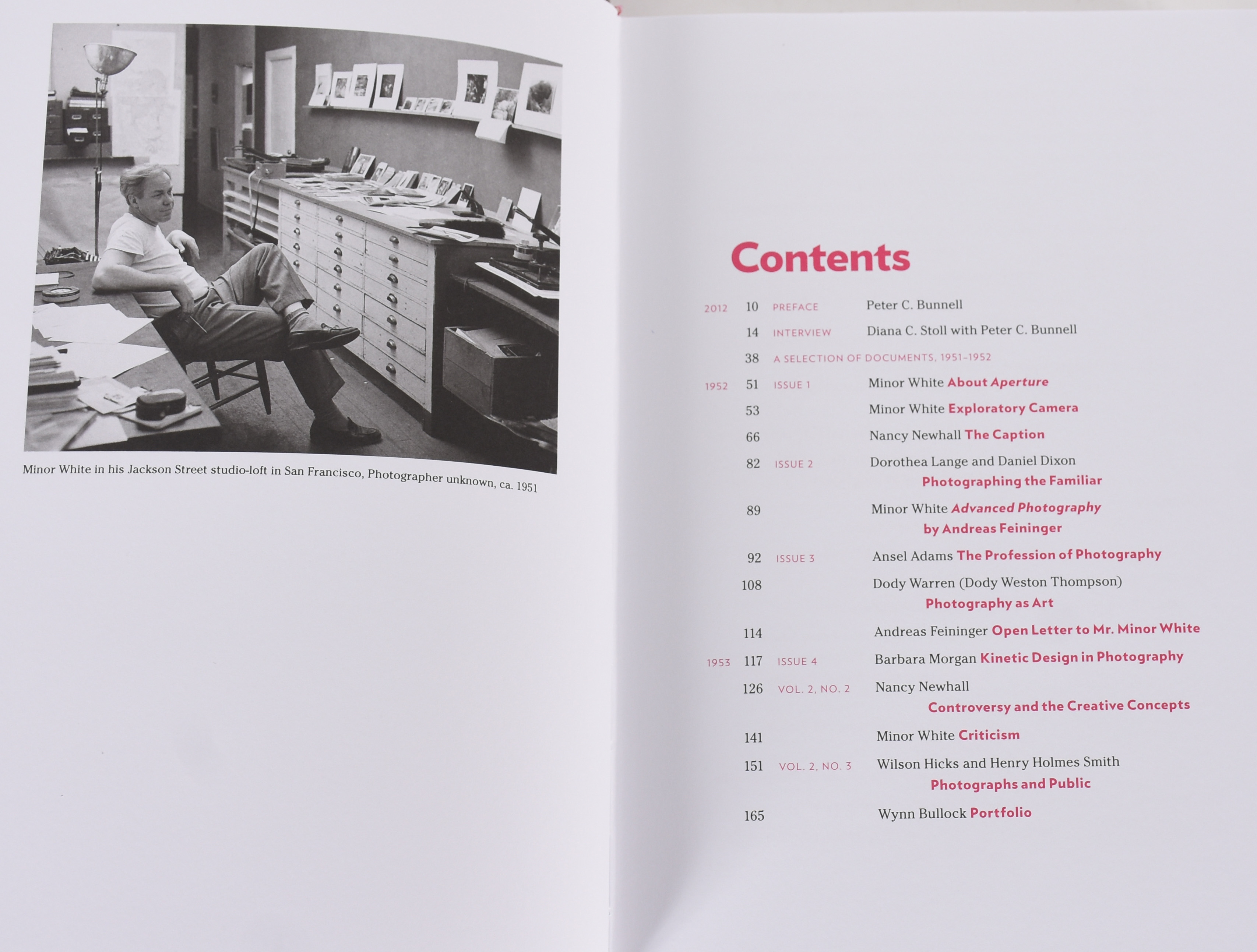 Dois livros - Decor Year Book, anuário Brasileiro de design de... - foto 6 de 9