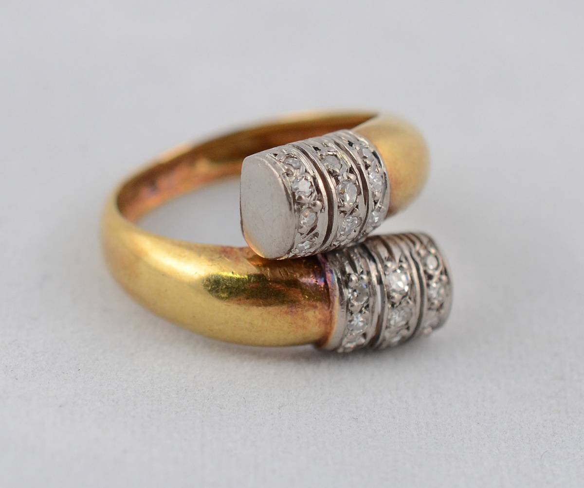 Anel de ouro amarelo 18 k modelo caracol com terminais em ouro branco... - foto 1 de 2