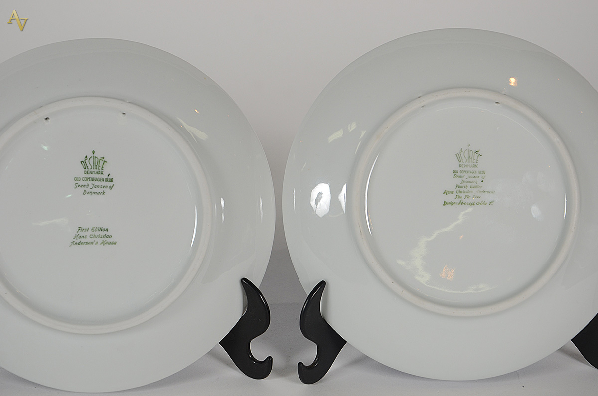 Quatro pratos de porcelana com detalhes em azul, sendo: dois B & G... - foto 3 de 3