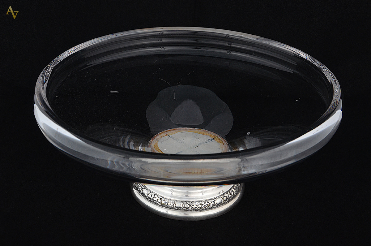 Centro de mesa de cristal com pé de prata. Altura 15 cm e diâmetro 33... - foto 2 de 2