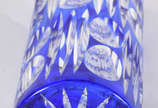 Vaso de cristal doublé azul lapidado . - Vaso de cristal doublé azul lapidado .