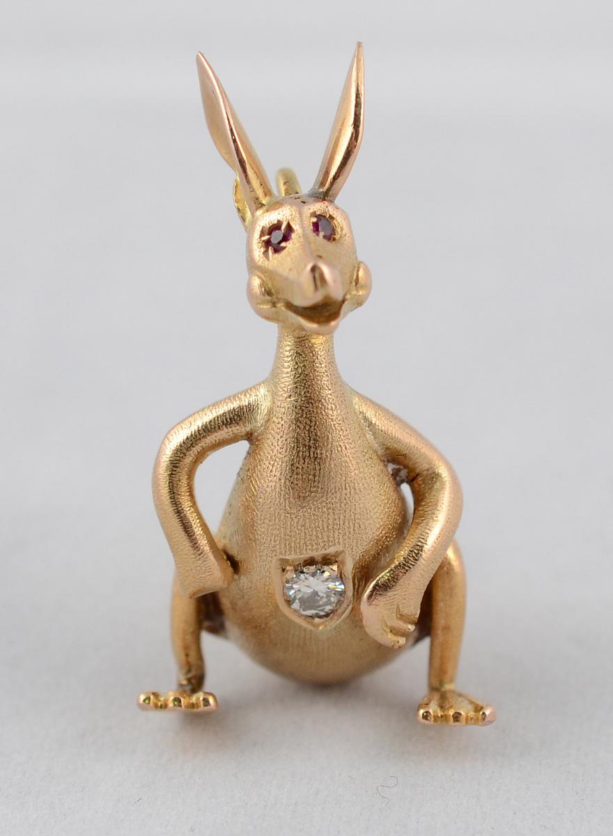 Pingente de ouro amarelo 18 k em forma de canguru com brilhantes e... - foto 2 de 3