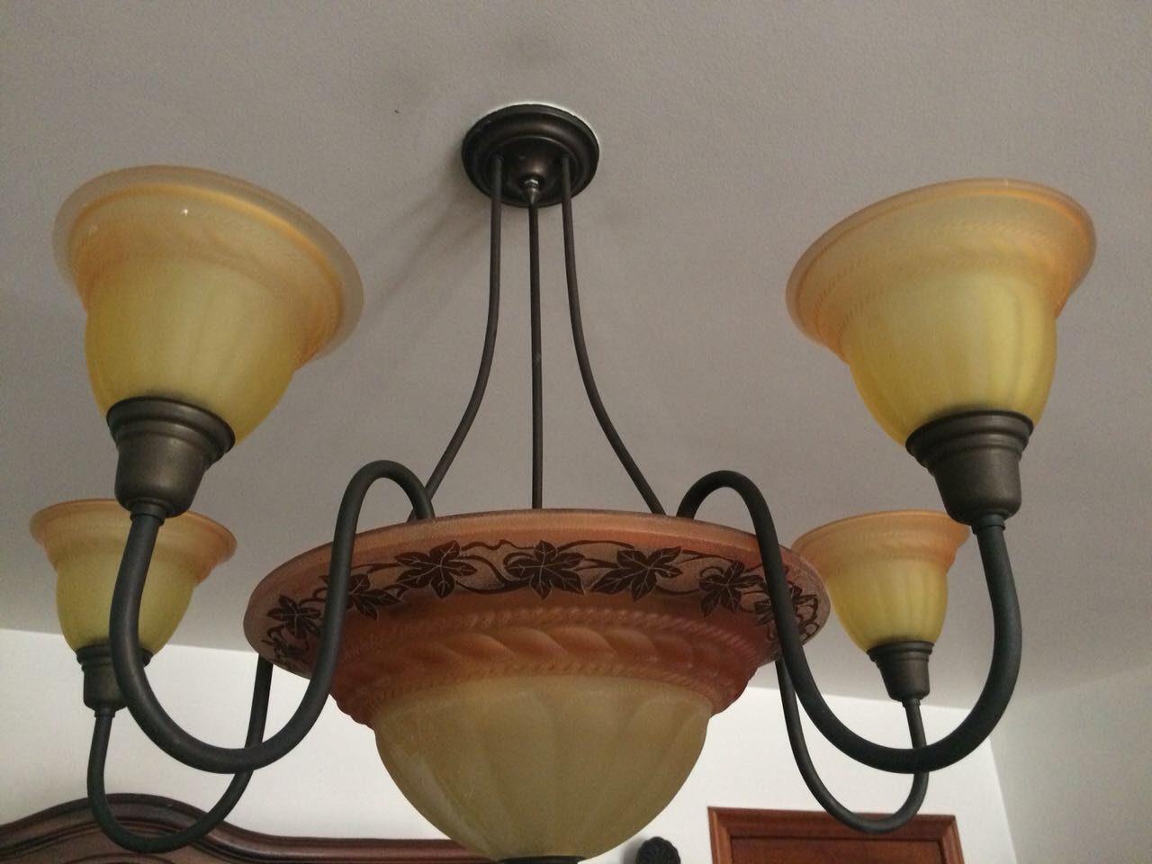 Lustre de vidro com bacia e quatro braços com 4 mangas de vidro... - foto 1 de 2