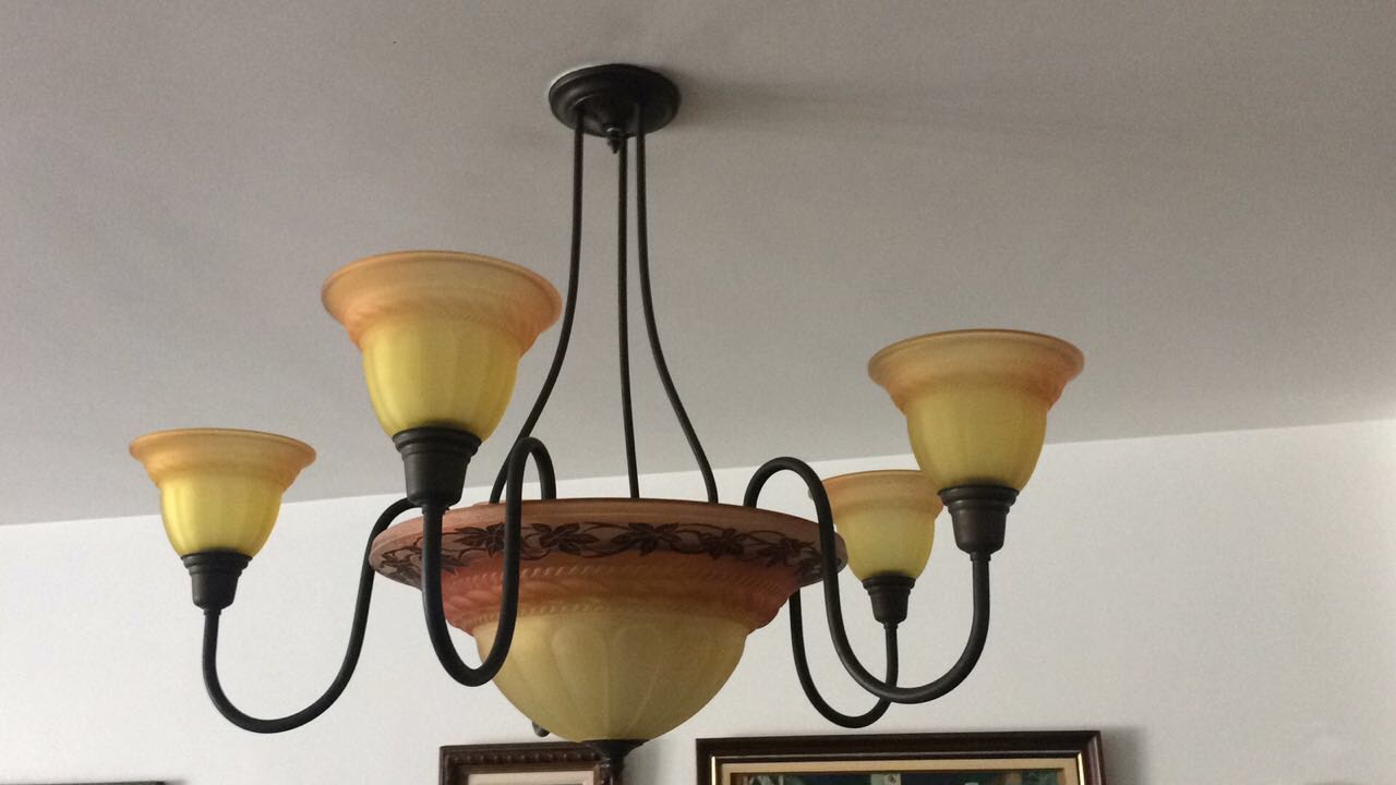 Lustre de vidro com bacia e quatro braços com 4 mangas de vidro... - foto 2 de 2
