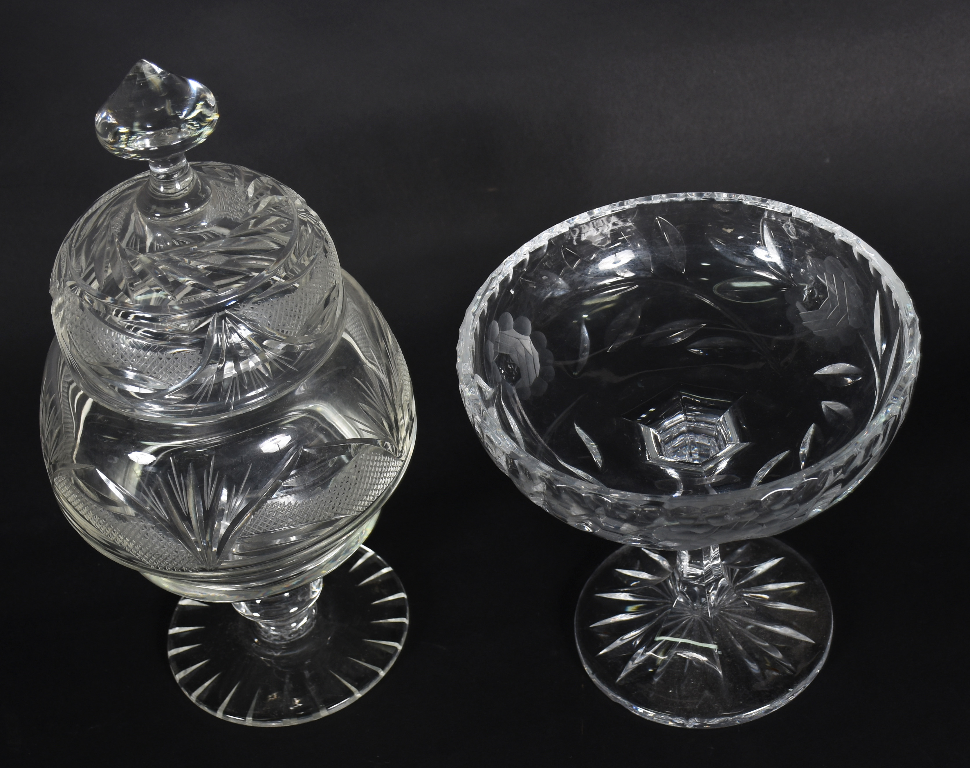 Duas peças de cristal lapidado sendo, compoteira e fruteira - foto 2 de 3