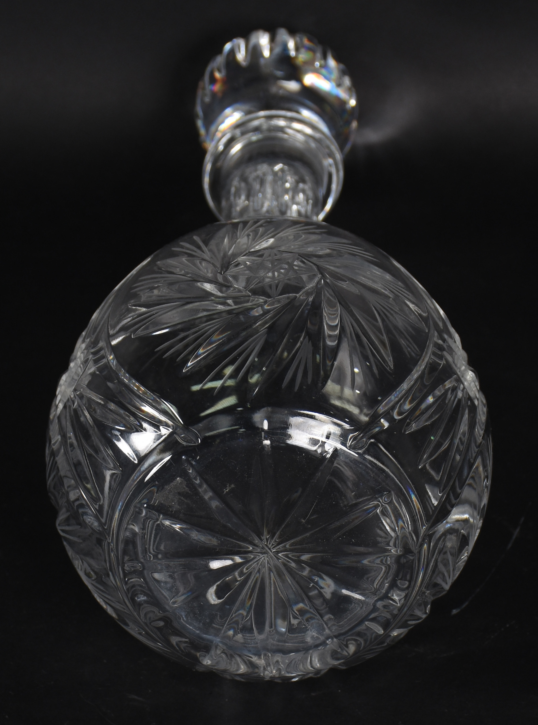 Garrafa de cristal lapidado. - foto 3 de 3
