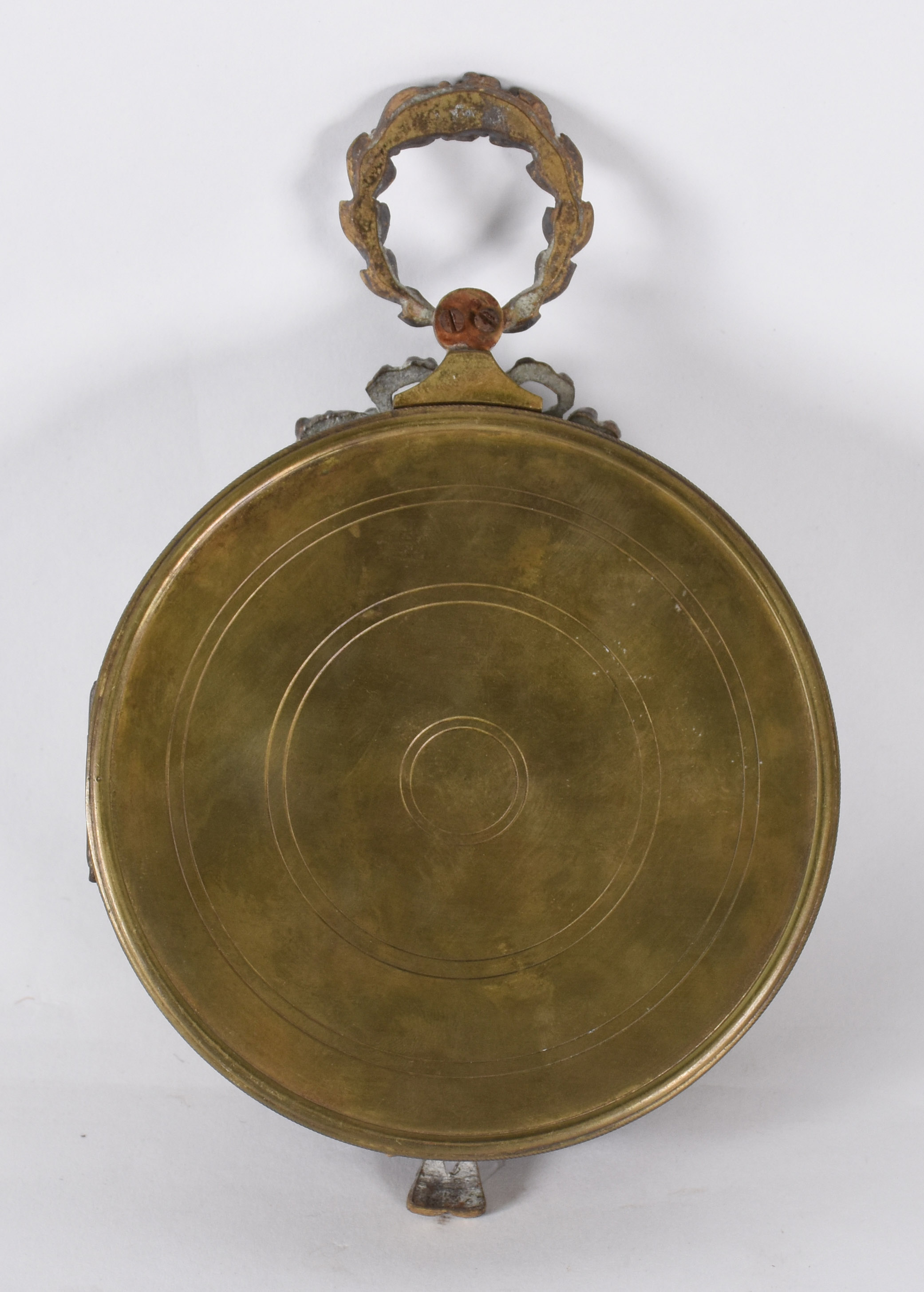 Pequeno relógio de bronze, mostrador de porcelana (com rachaduras). - foto 3 de 4