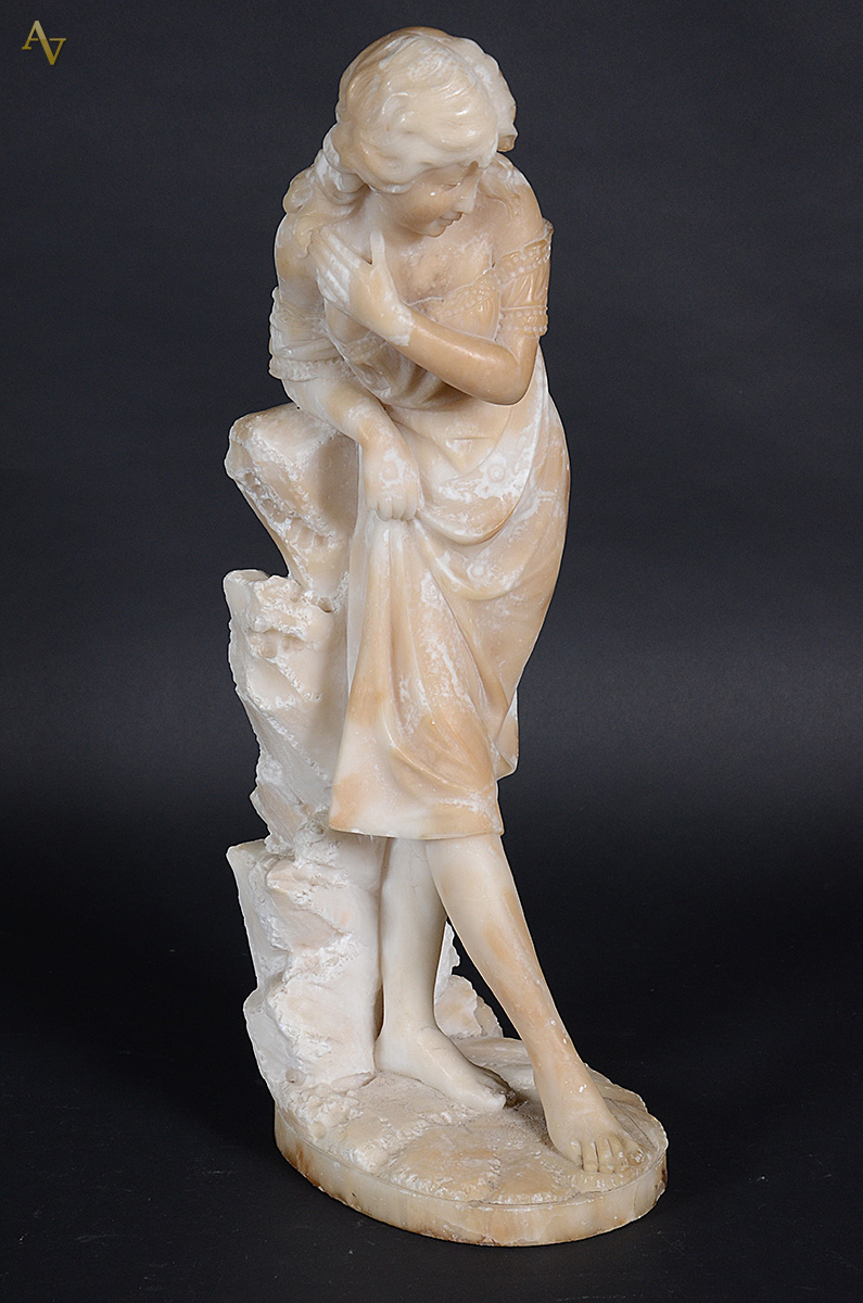 Escultura de alabastro representando figura feminina. Altura 62 cm... - foto 1 de 2