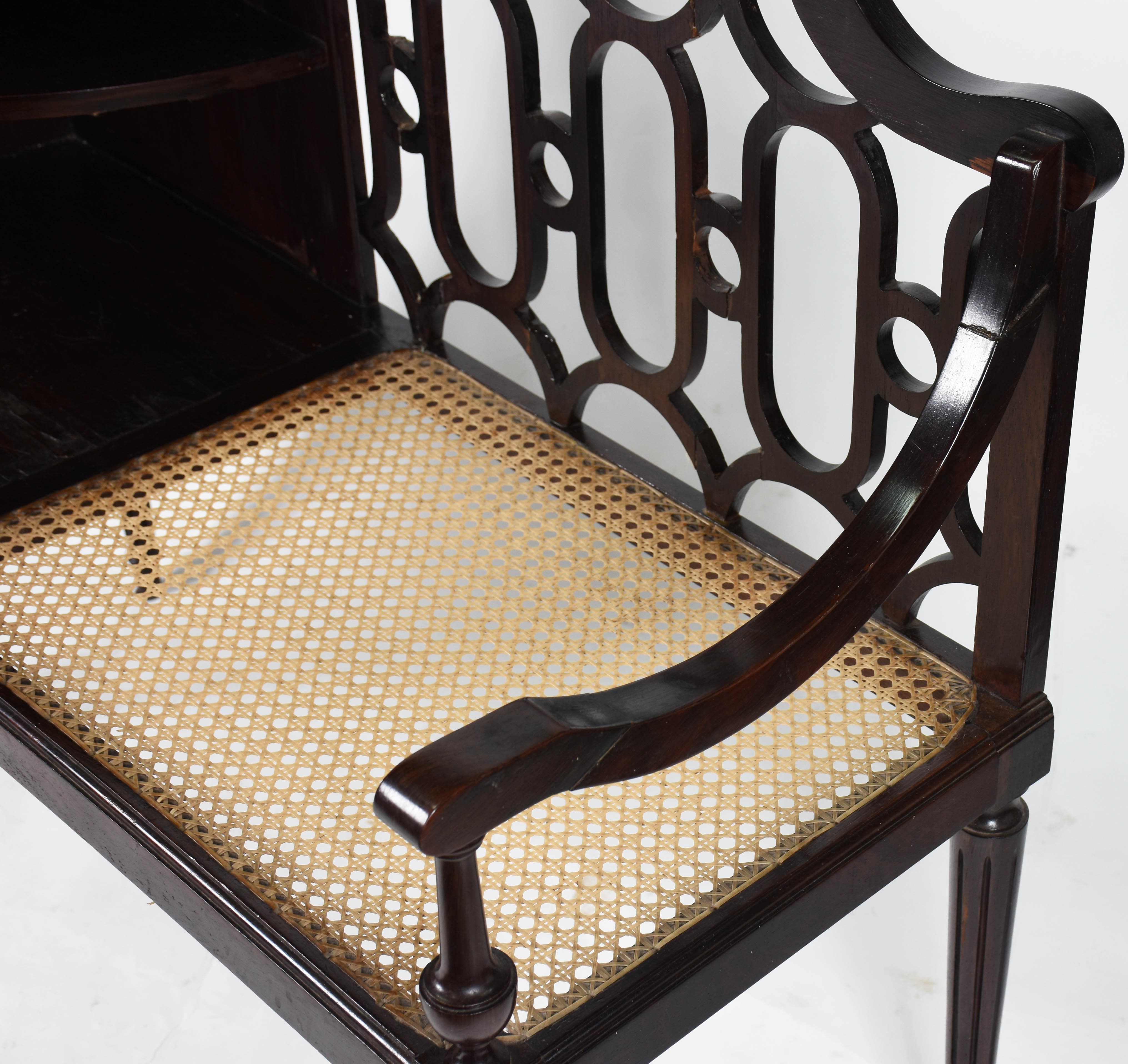 Mesa com banco acoplado para telefone , assento de palhinha. ( parte... - foto 3 de 7