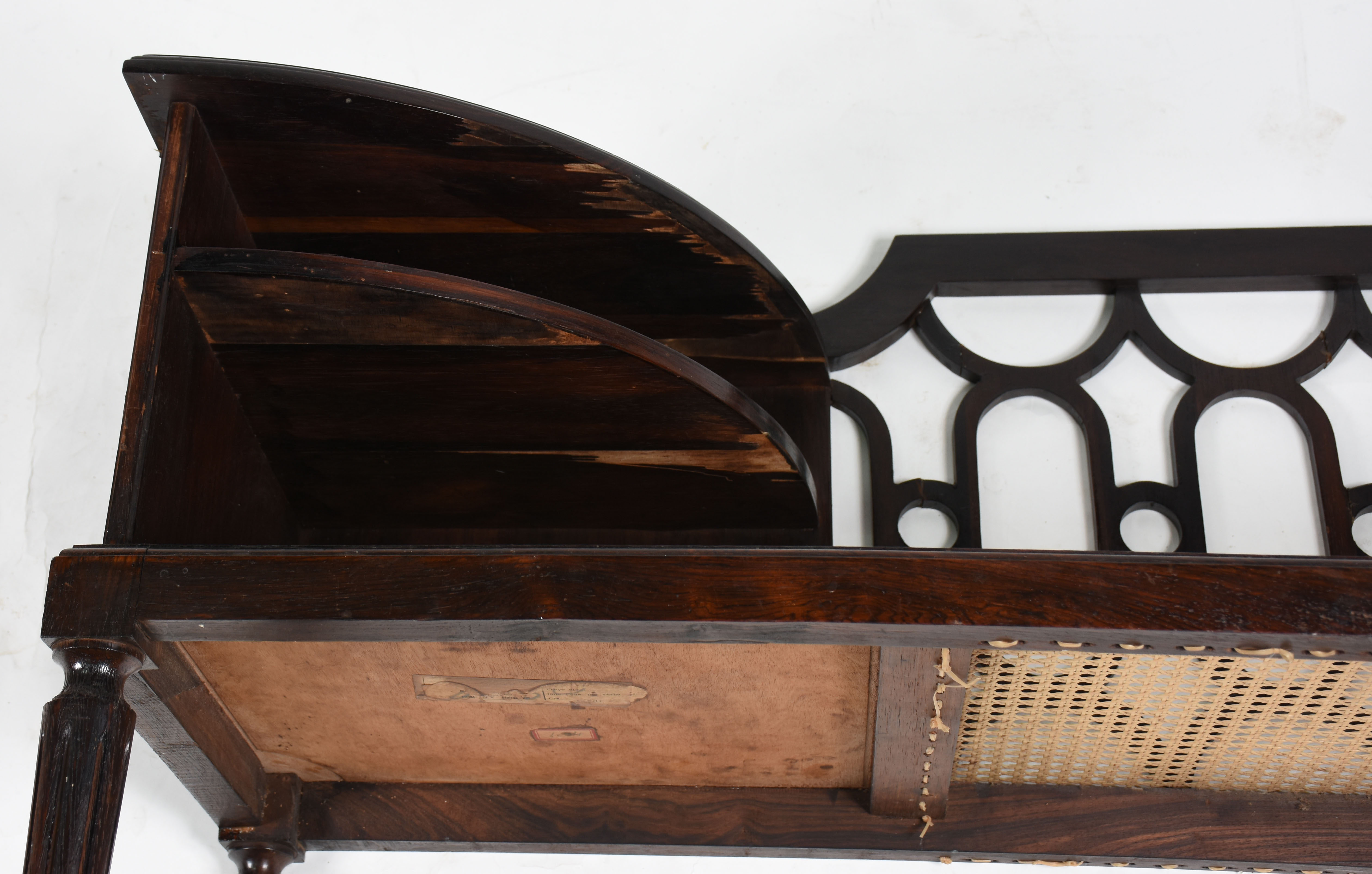 Mesa com banco acoplado para telefone , assento de palhinha. ( parte... - foto 7 de 7