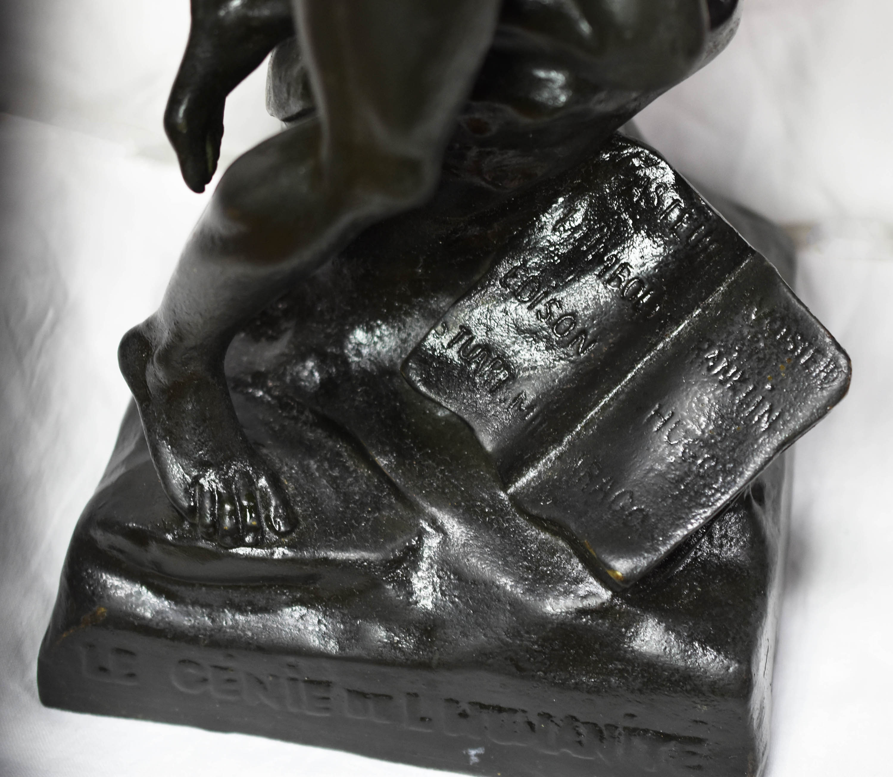 Escultura em bronze " Le genie de L ' humanité " . Finíssimos traço... - foto 3 de 7