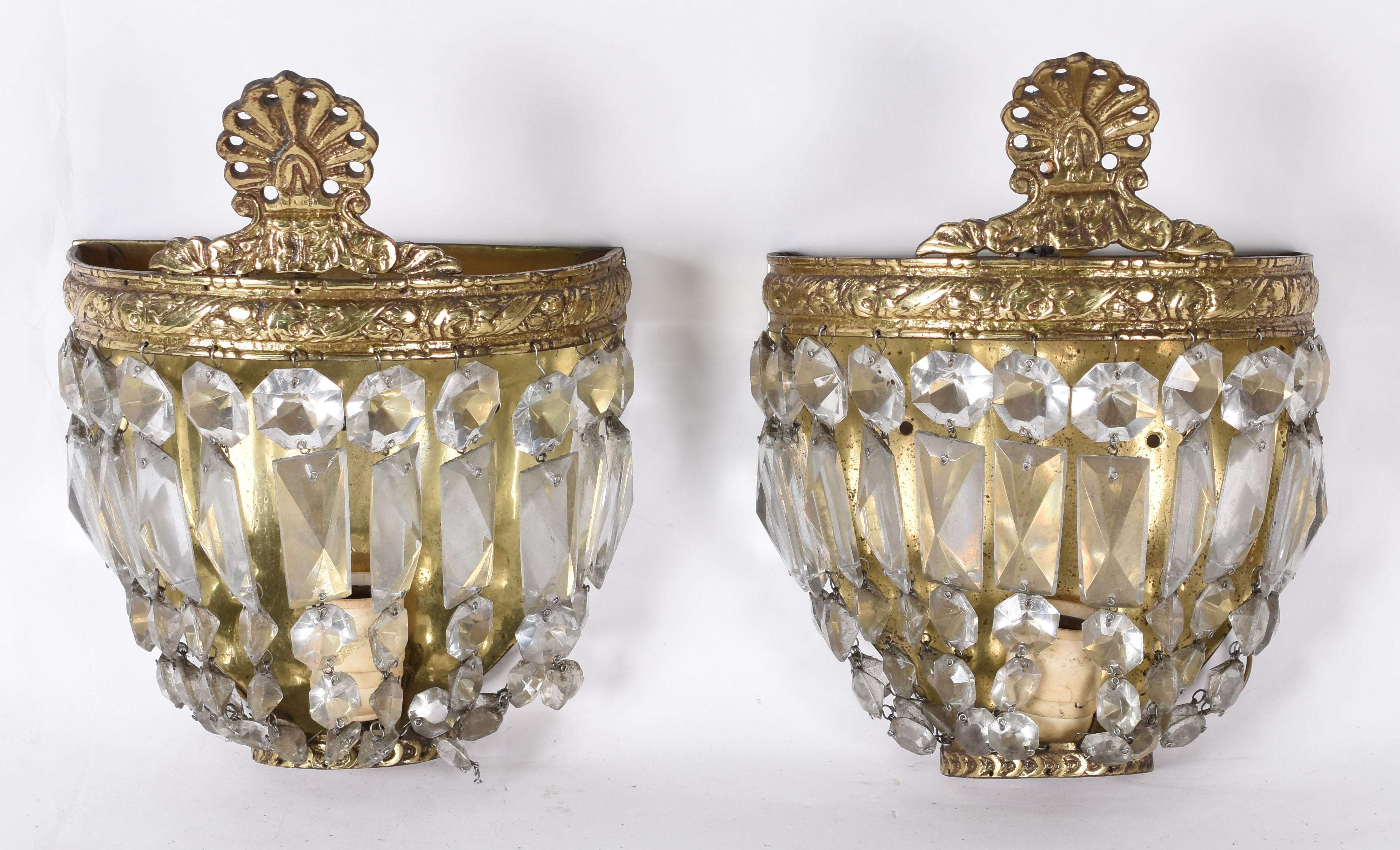 Par de apliques de metal dourado com placas de cristal bisotado... - foto 1 de 3