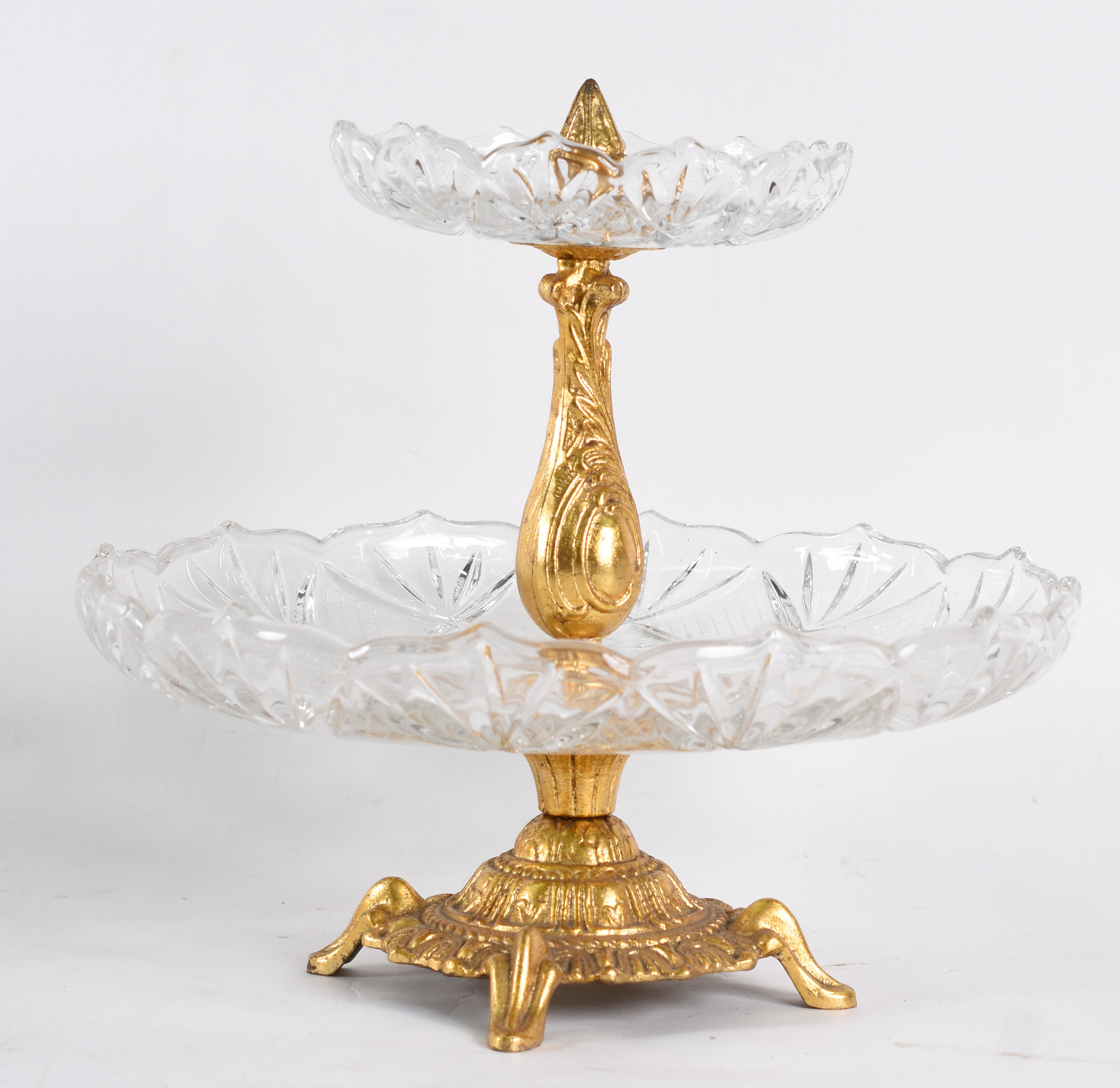 Fruteira de metal dourado com 2 pratos de cristal lapidados . Medidas... - foto 1 de 3
