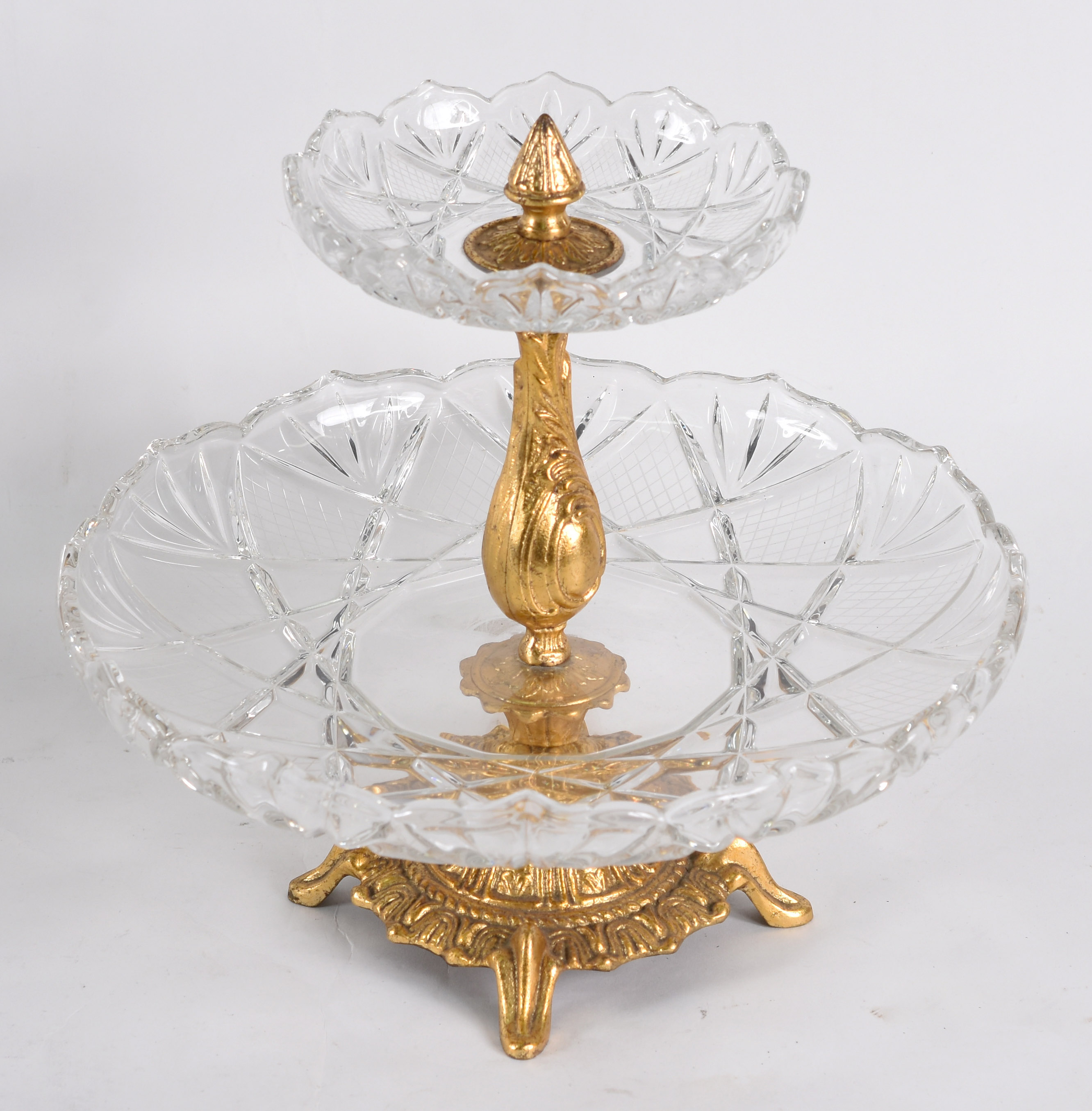 Fruteira de metal dourado com 2 pratos de cristal lapidados . Medidas... - foto 2 de 3