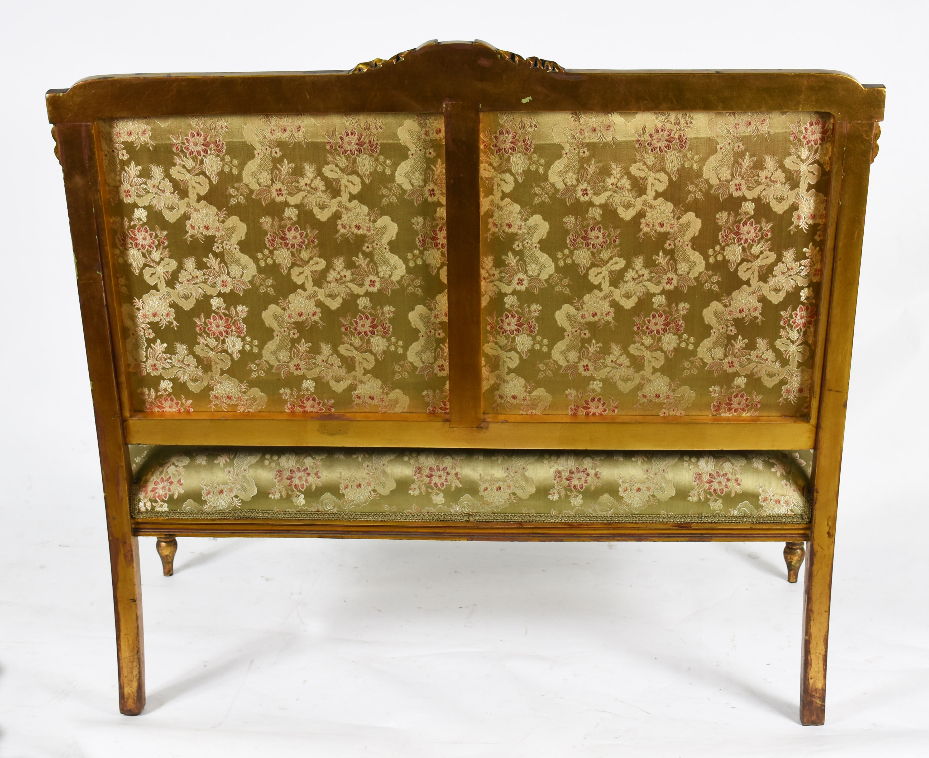 Conjunto de sofá e par de poltronas de madeira dourada com... - foto 4 de 5