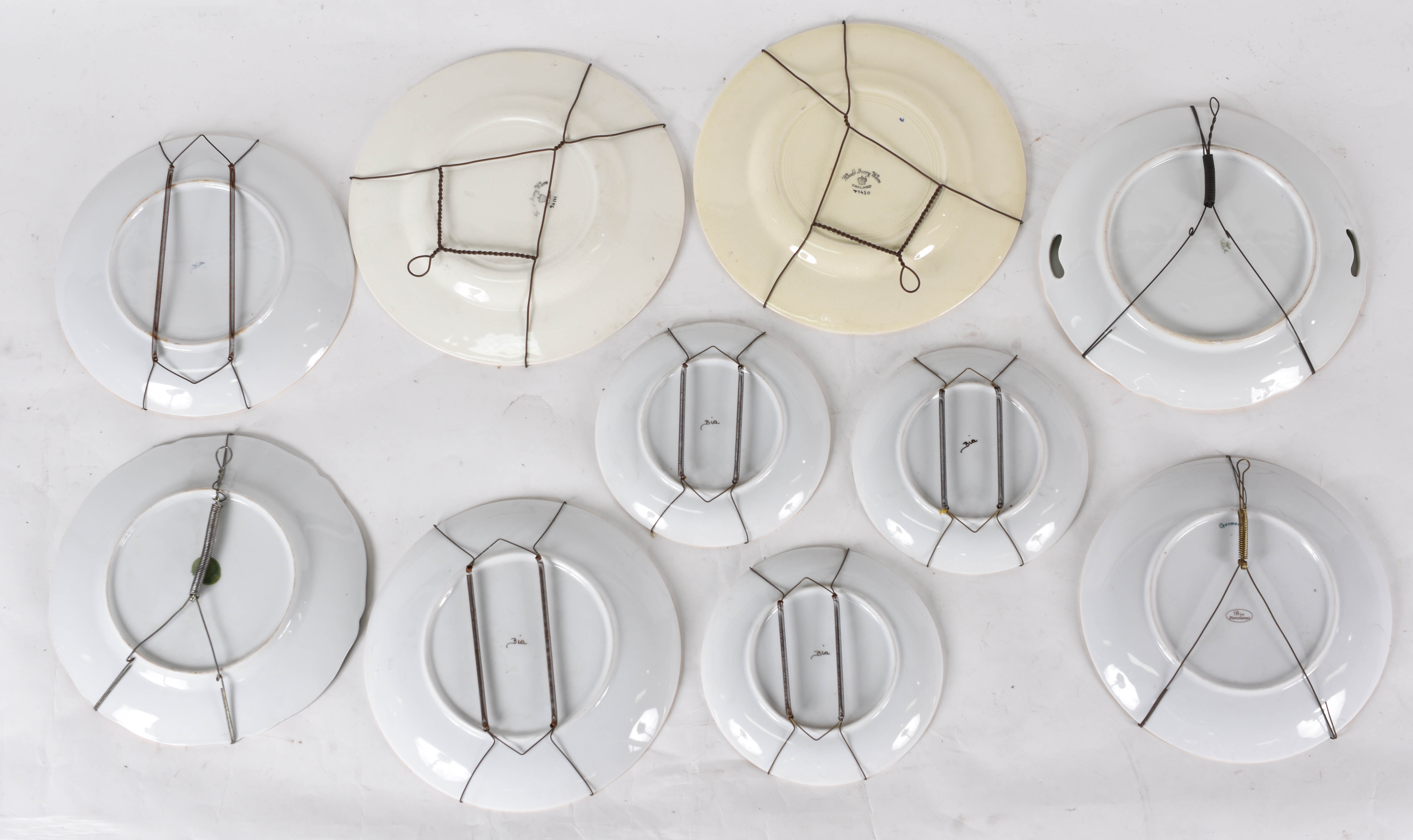 Dez pratos de porcelana de diversas procedências . - foto 2 de 7