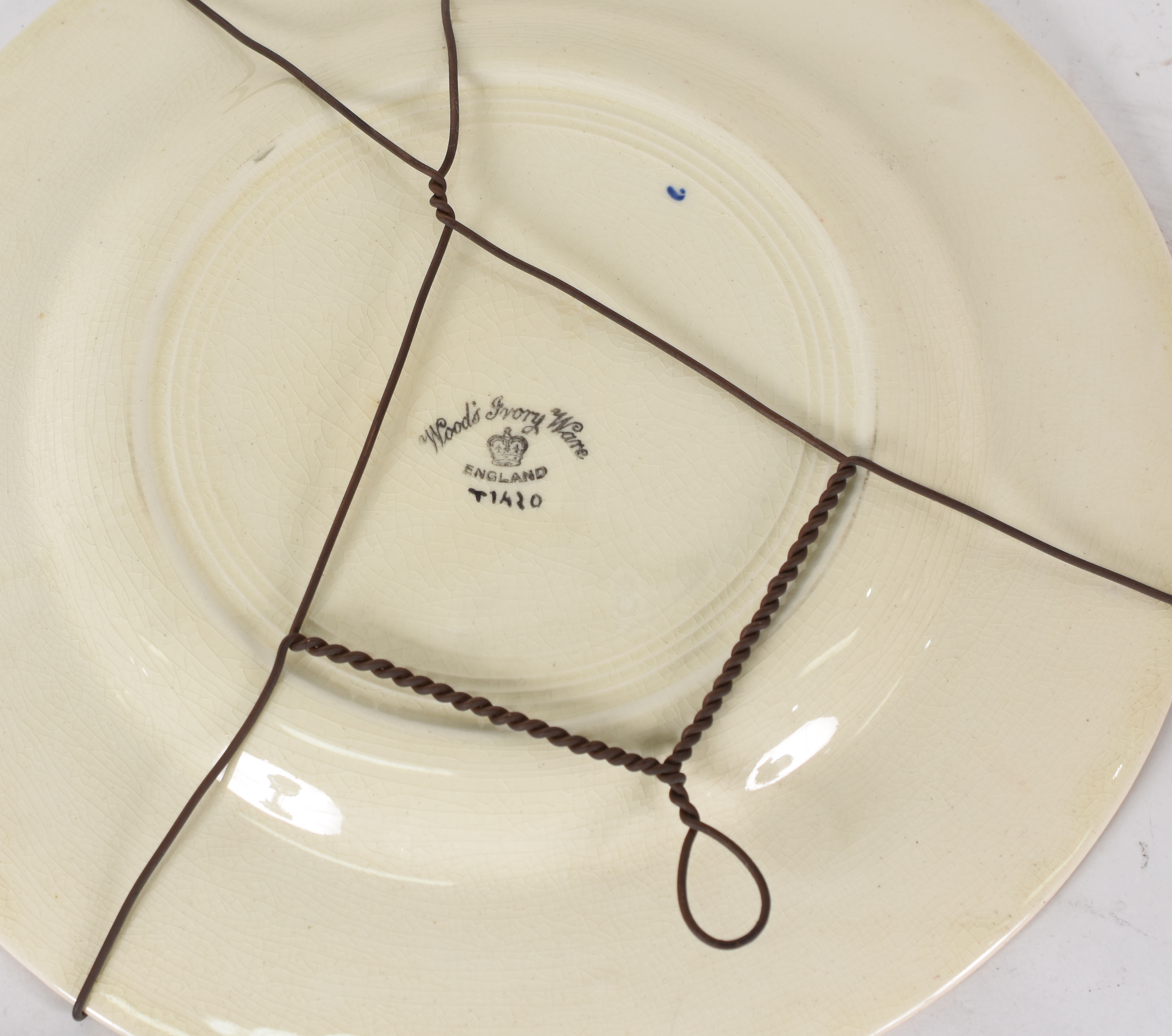 Dez pratos de porcelana de diversas procedências . - foto 3 de 7