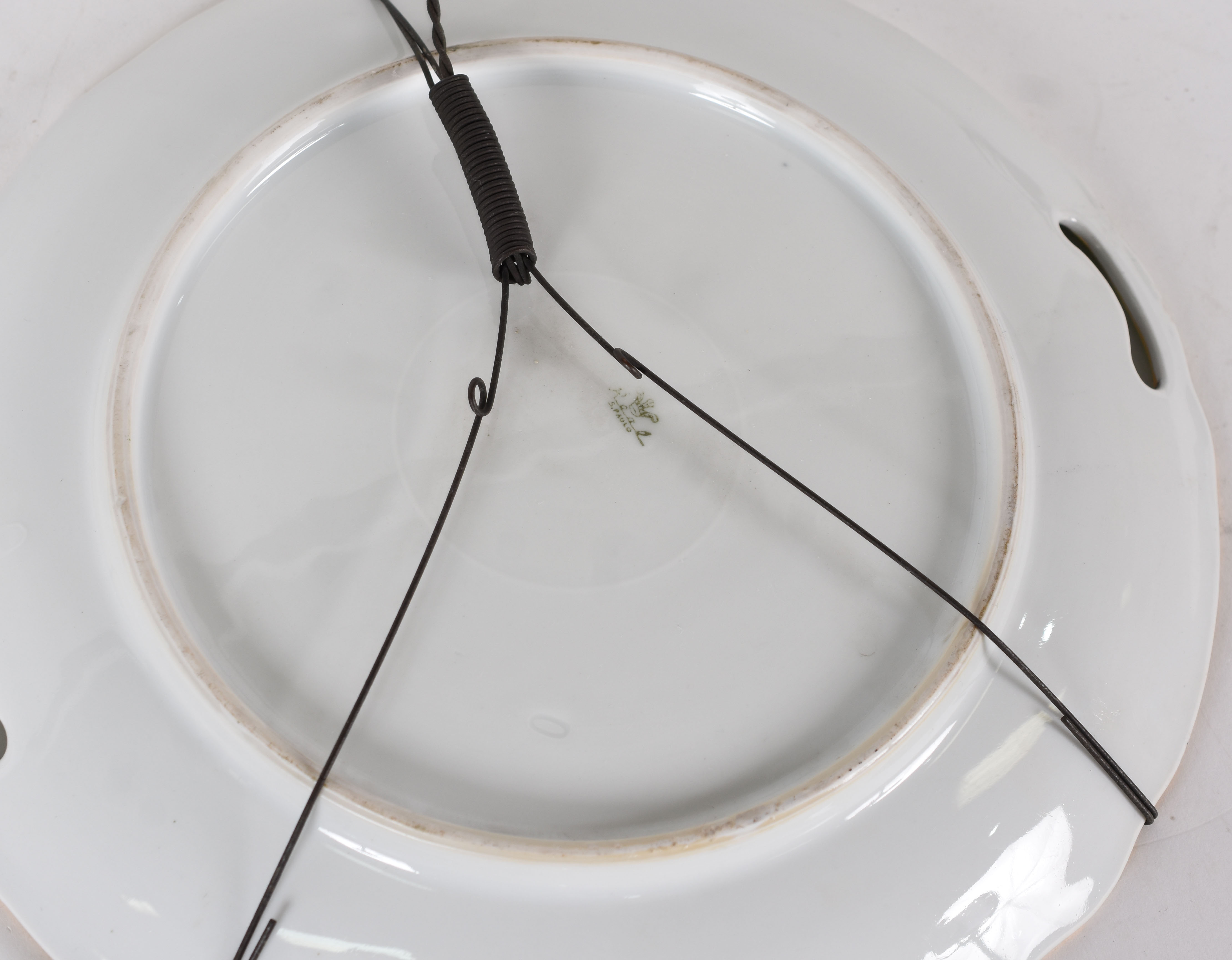 Dez pratos de porcelana de diversas procedências . - foto 4 de 7