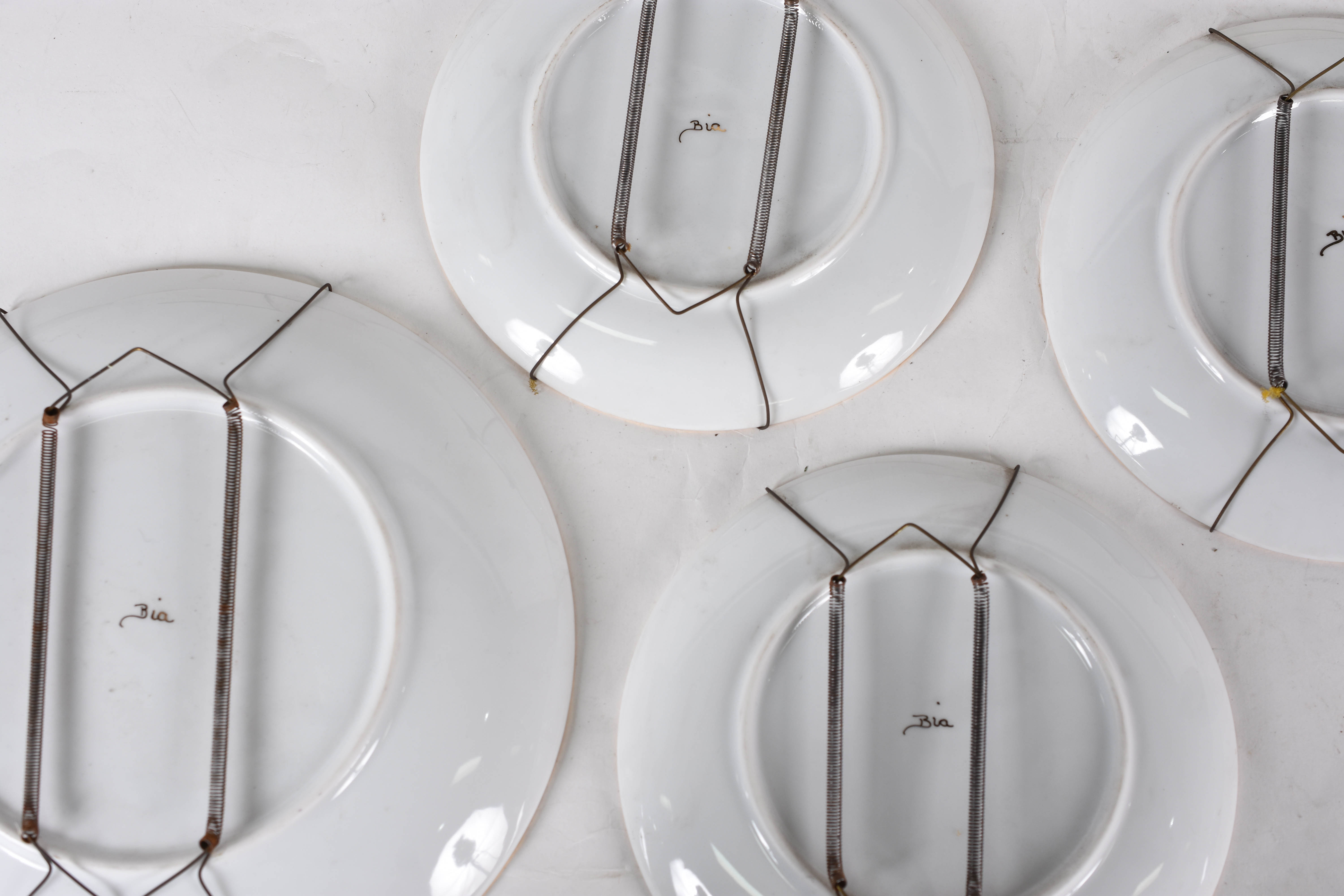 Dez pratos de porcelana de diversas procedências . - foto 7 de 7