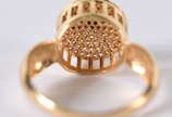 Anel de ouro amarelo com minúsculas safiras bra... - Anel de ouro amarelo com minúsculas safiras brancas . 
Aro  18     . 4,1 g ( Por questão de segurança a peça não se encontra na loja )