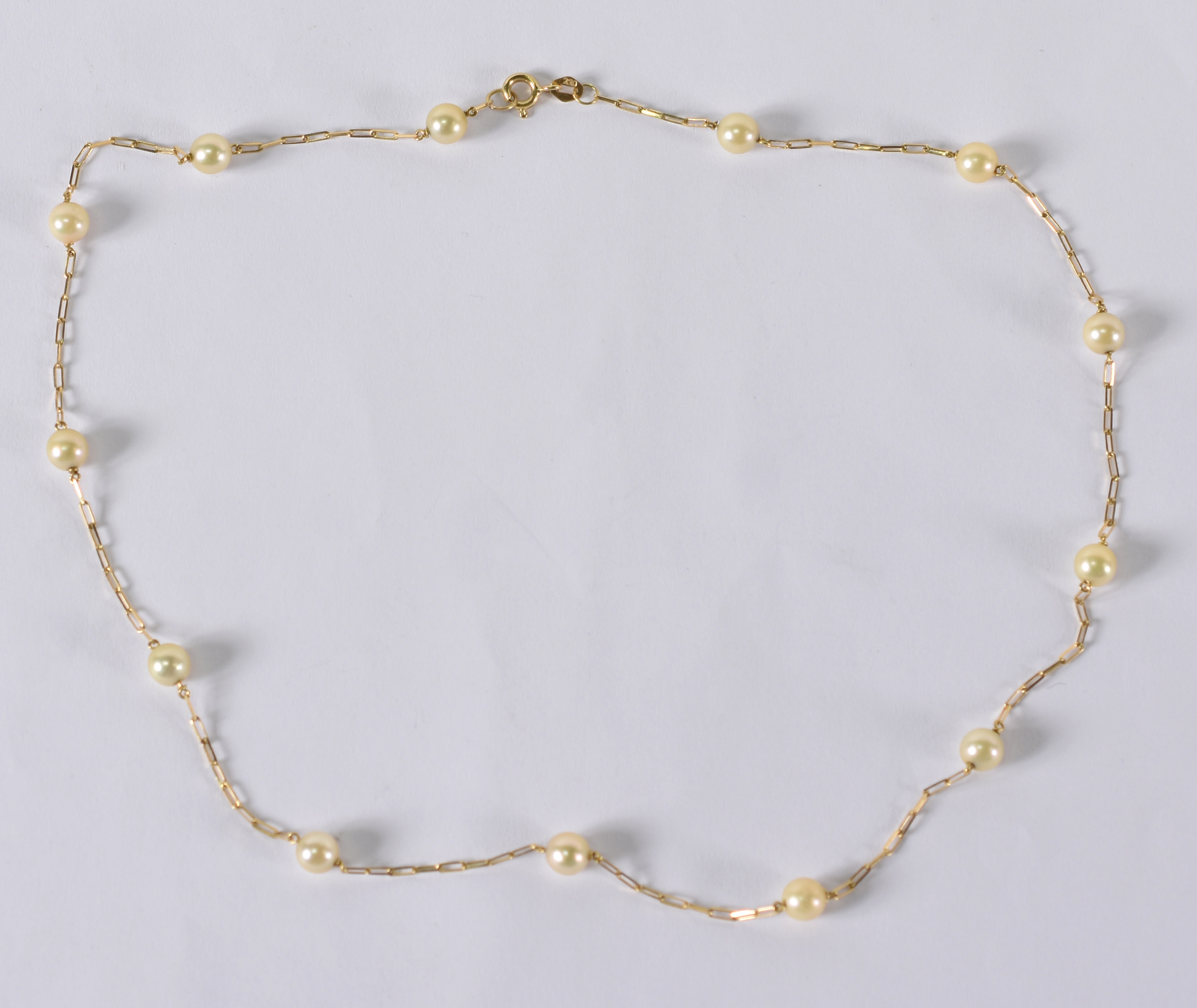 Colar de ouro e pérolas . 40 cm de comp. 5,0 g ( Por questão de... - foto 1 de 2