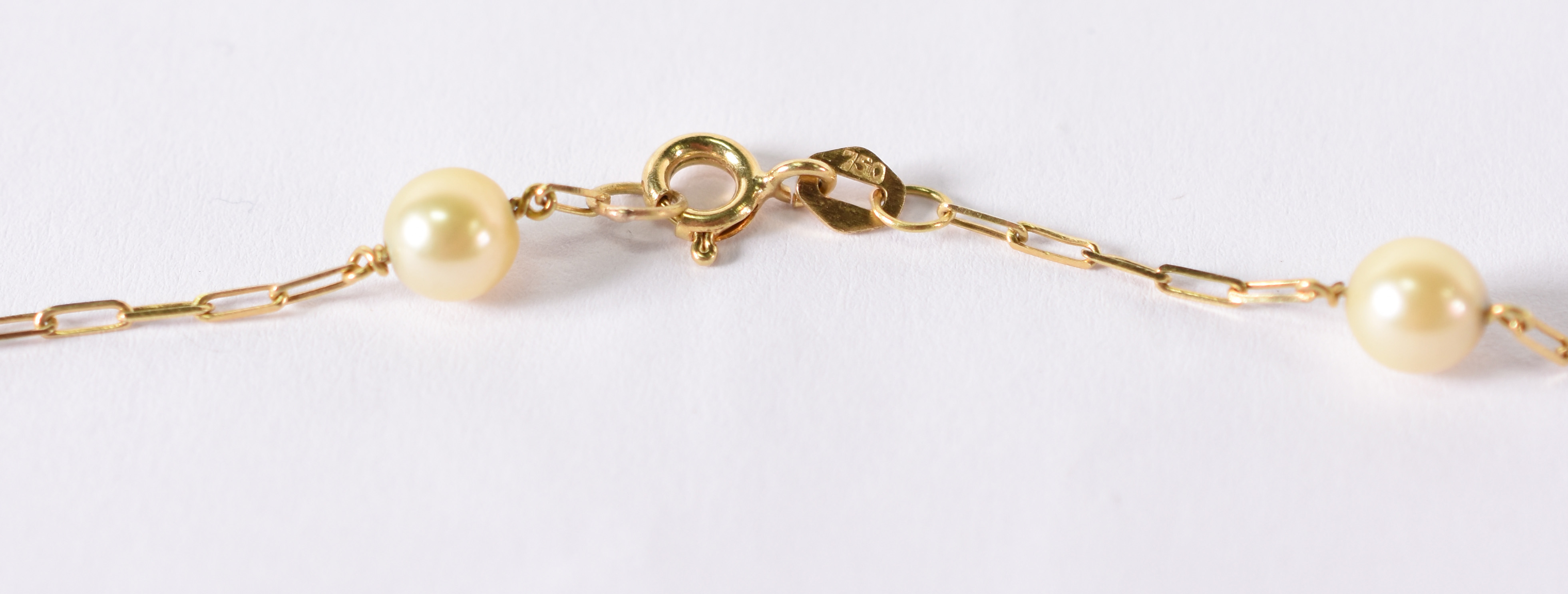 Colar de ouro e pérolas . 40 cm de comp. 5,0 g ( Por questão de... - foto 2 de 2
