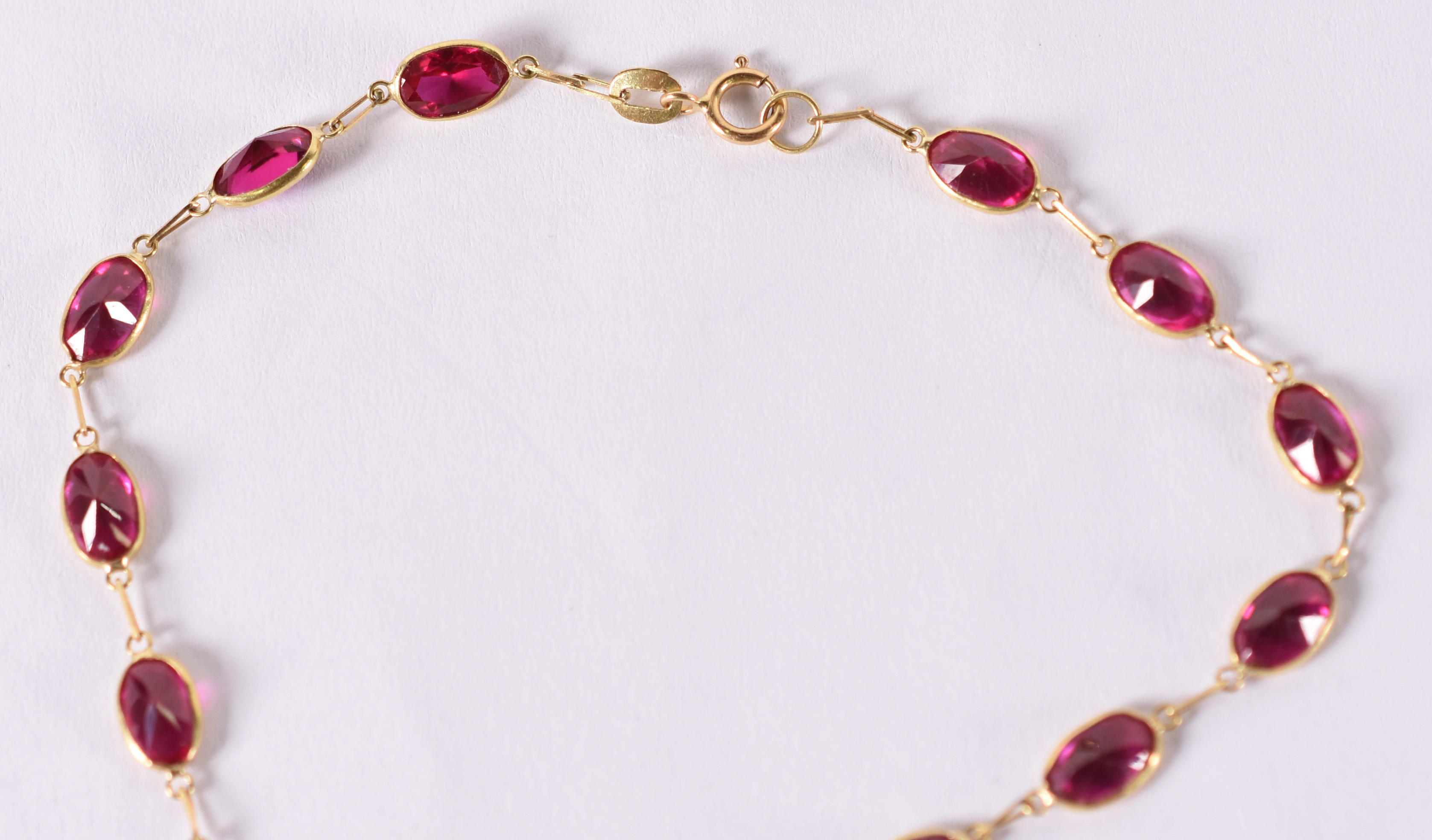 Pulseira de ouro amarelo com pedras rosas . 2,3 g ( Por questão de... - foto 2 de 2