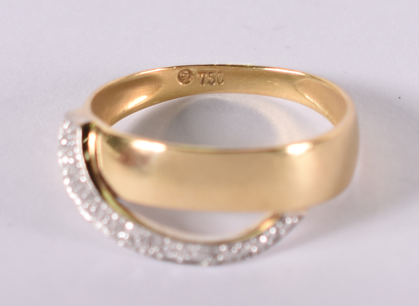 Anel de ouro amarelo com safiras . Aro 17 . 2,4 g ( Por questão de... - foto 4 de 4