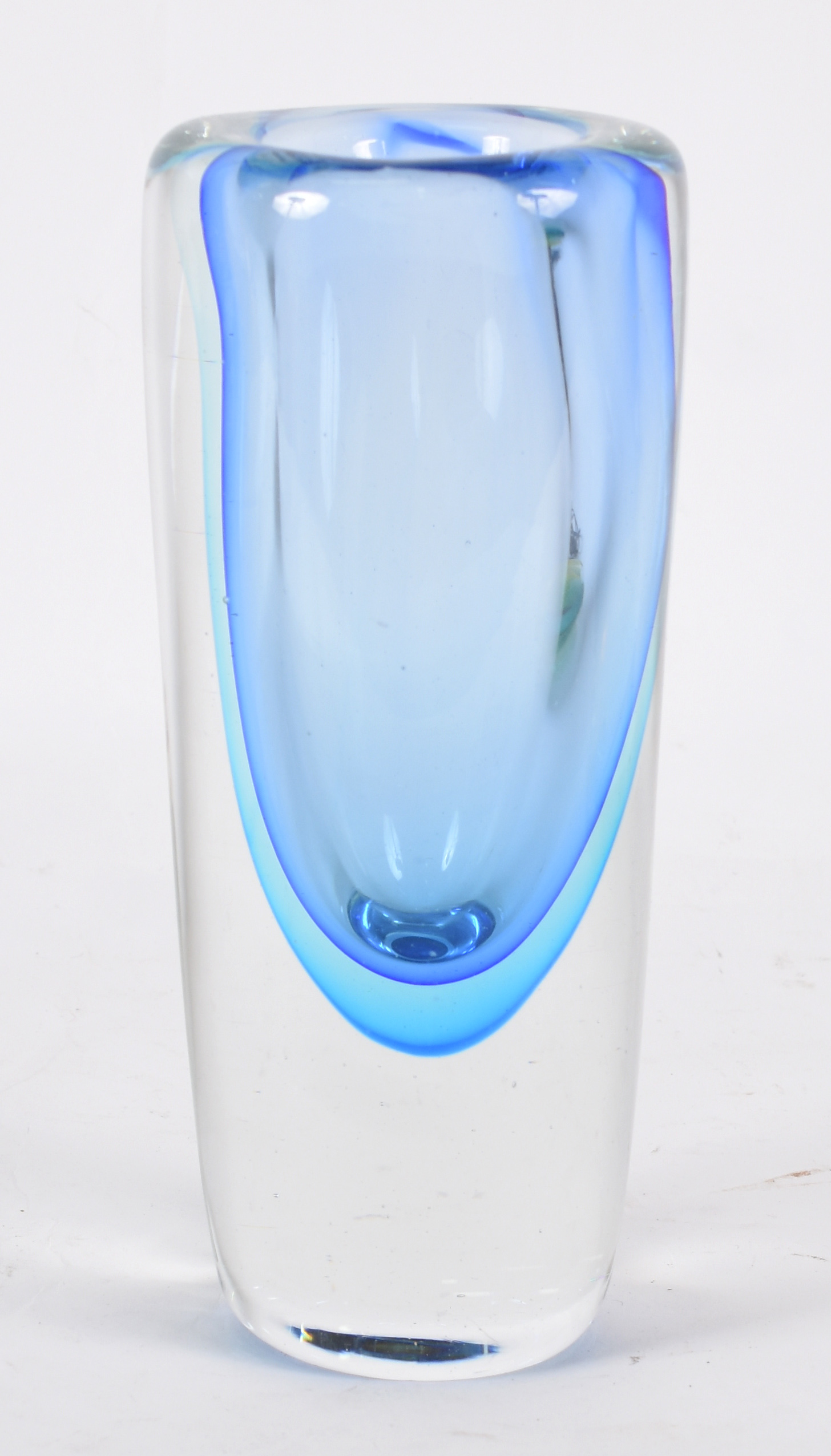 Vaso de murano azul transparente . 24 cm . - foto 2 de 3