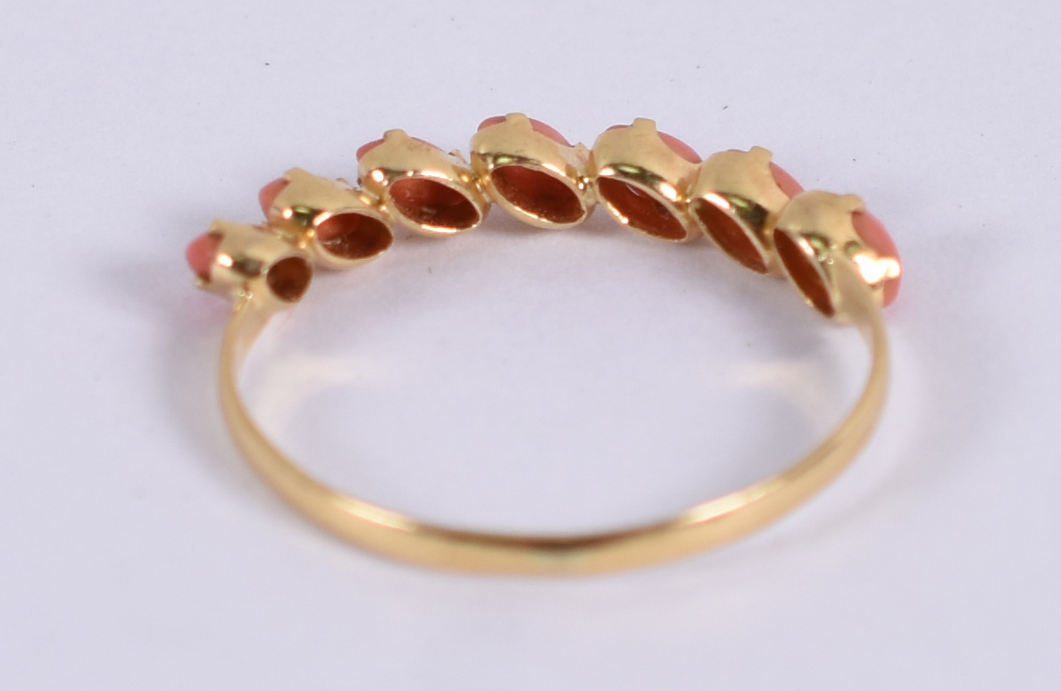 Meia aliança de ouro 18 com coral . Aro 16 . ( Por questão de... - foto 3 de 3