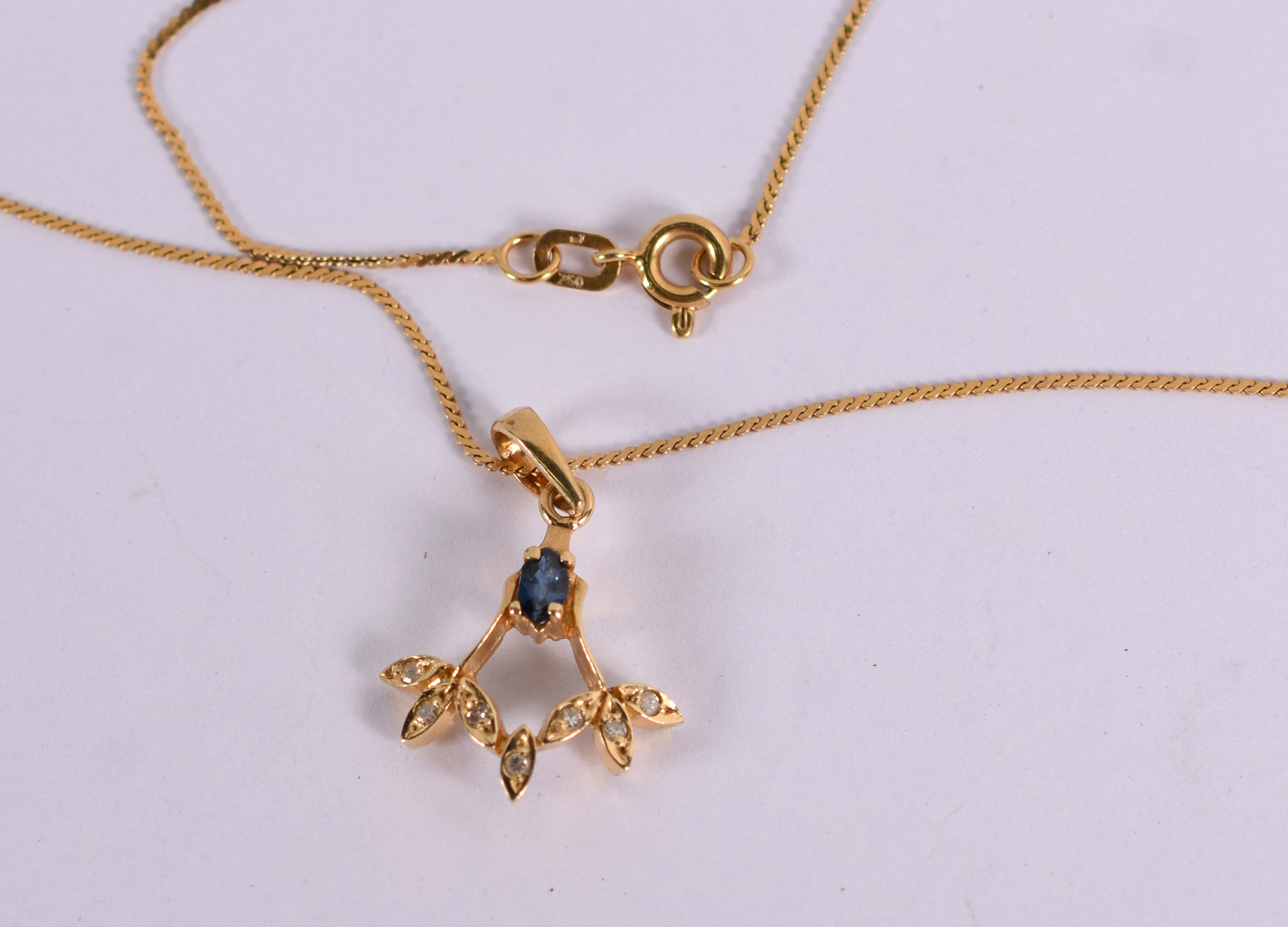 Colar de ouro 18 com pendente com brilhantes e turmalina . ( Por... - foto 1 de 4