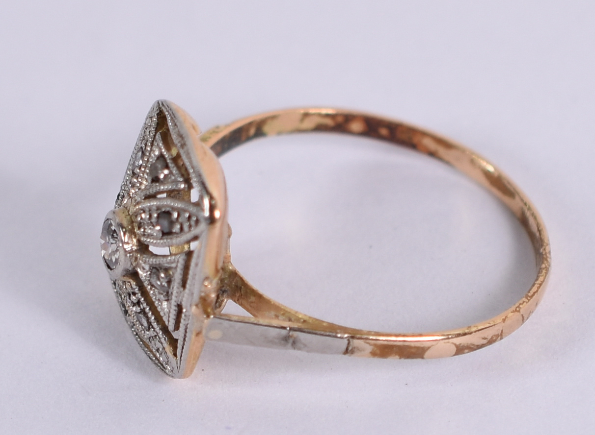 Antigo anel de ouro branco com brilhante . Aro 14 ( Por questão de... - foto 2 de 3