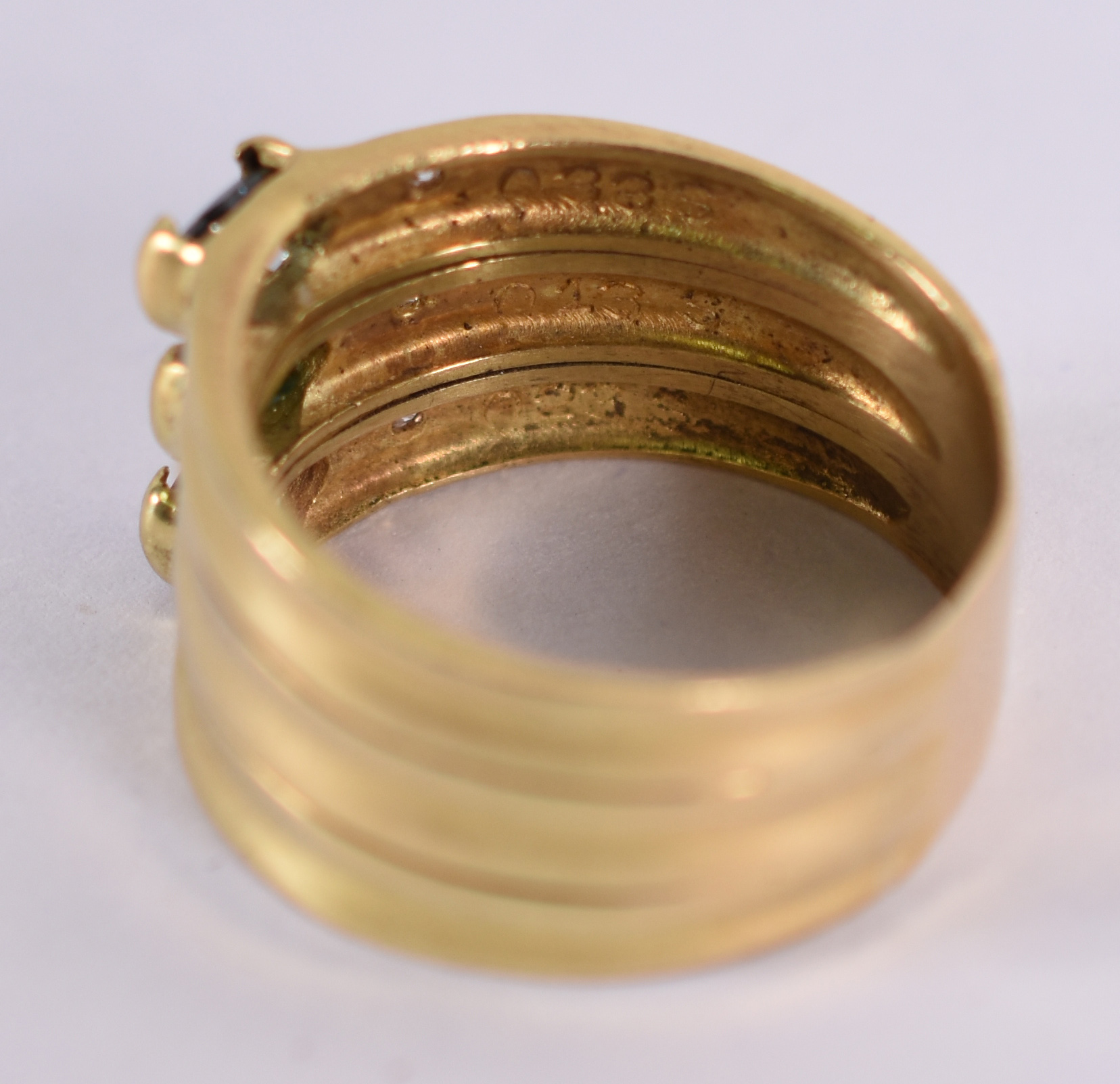 Anel de ouro 18 com esmeralda , rubi e safira . Aro 14 ( Por questão... - foto 4 de 4