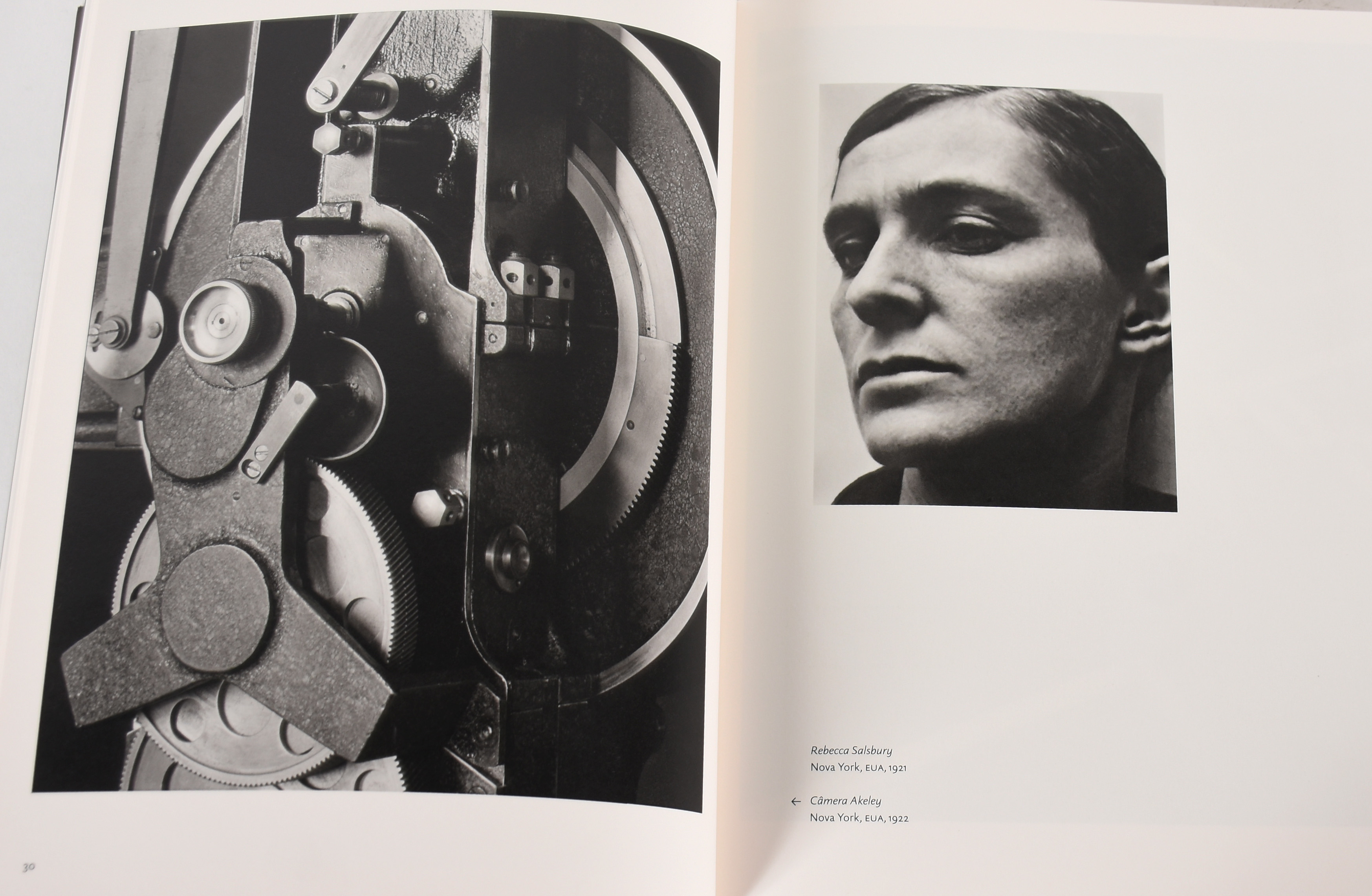 Três livros - Olhar direto - Paul Strand - 28 x 21 - Mutations... - foto 5 de 9