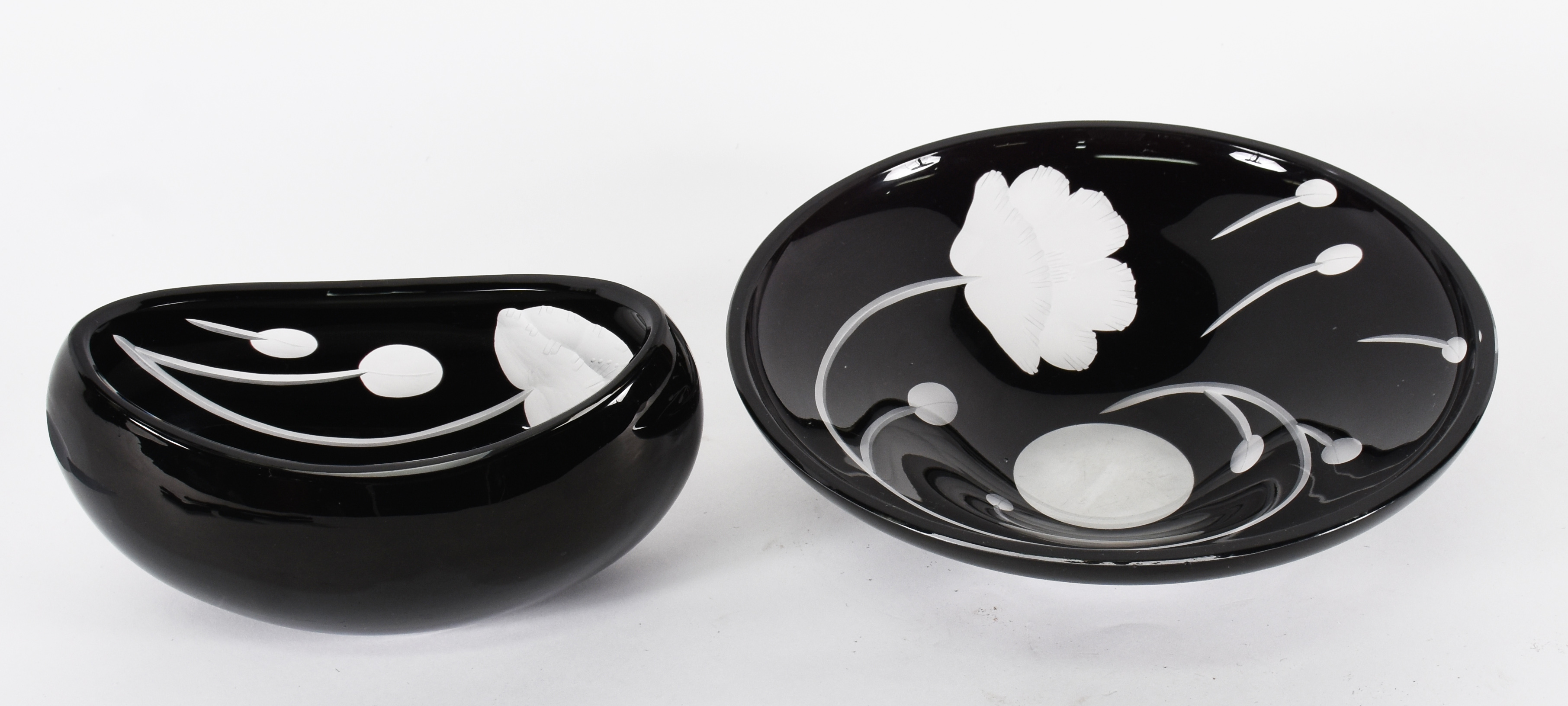 Duas peças em demi cristal doublé preto com flores lavradas. - foto 1 de 4