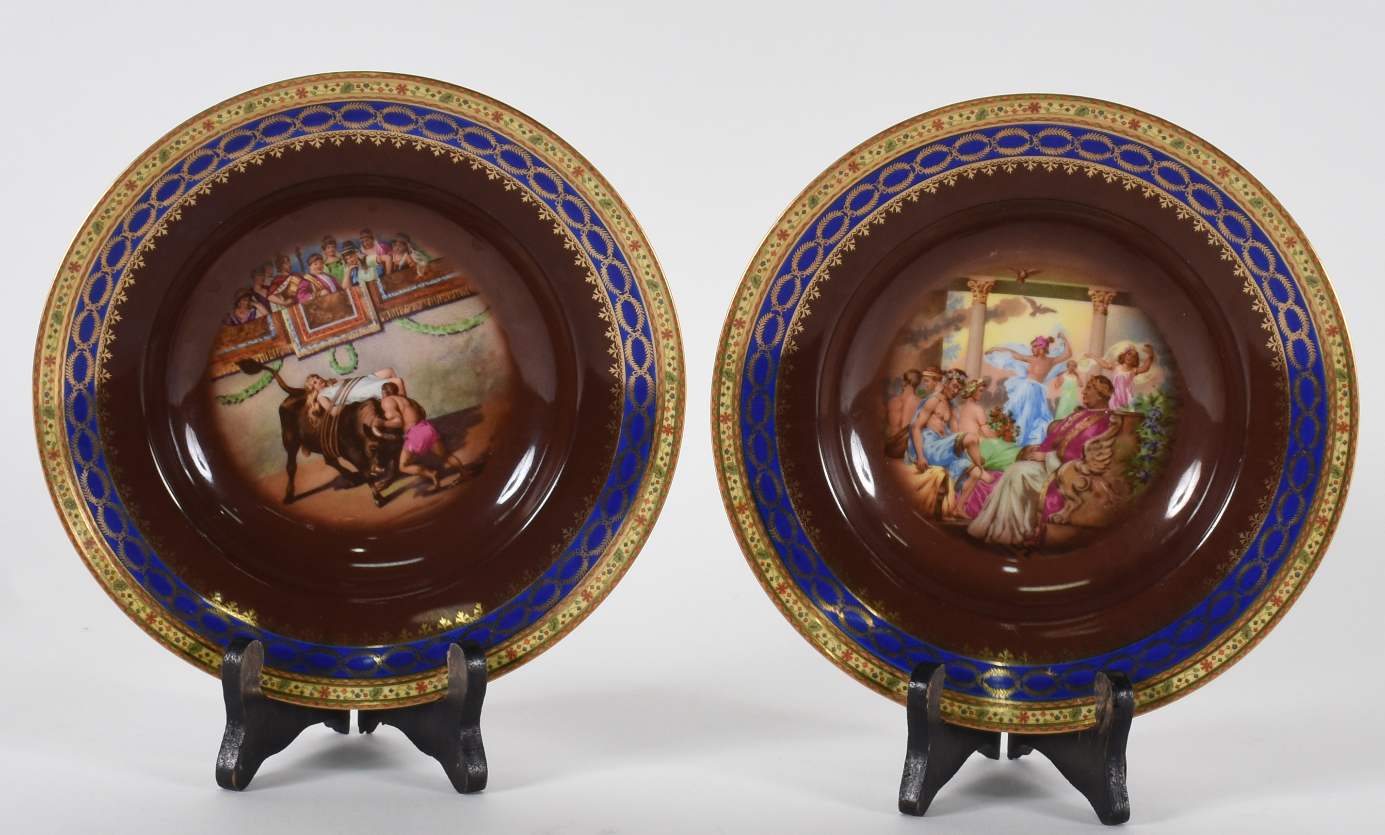 Dois pratos fundos de porcelana alemã Royal EPIAG, Omeco, decorados... - foto 1 de 5