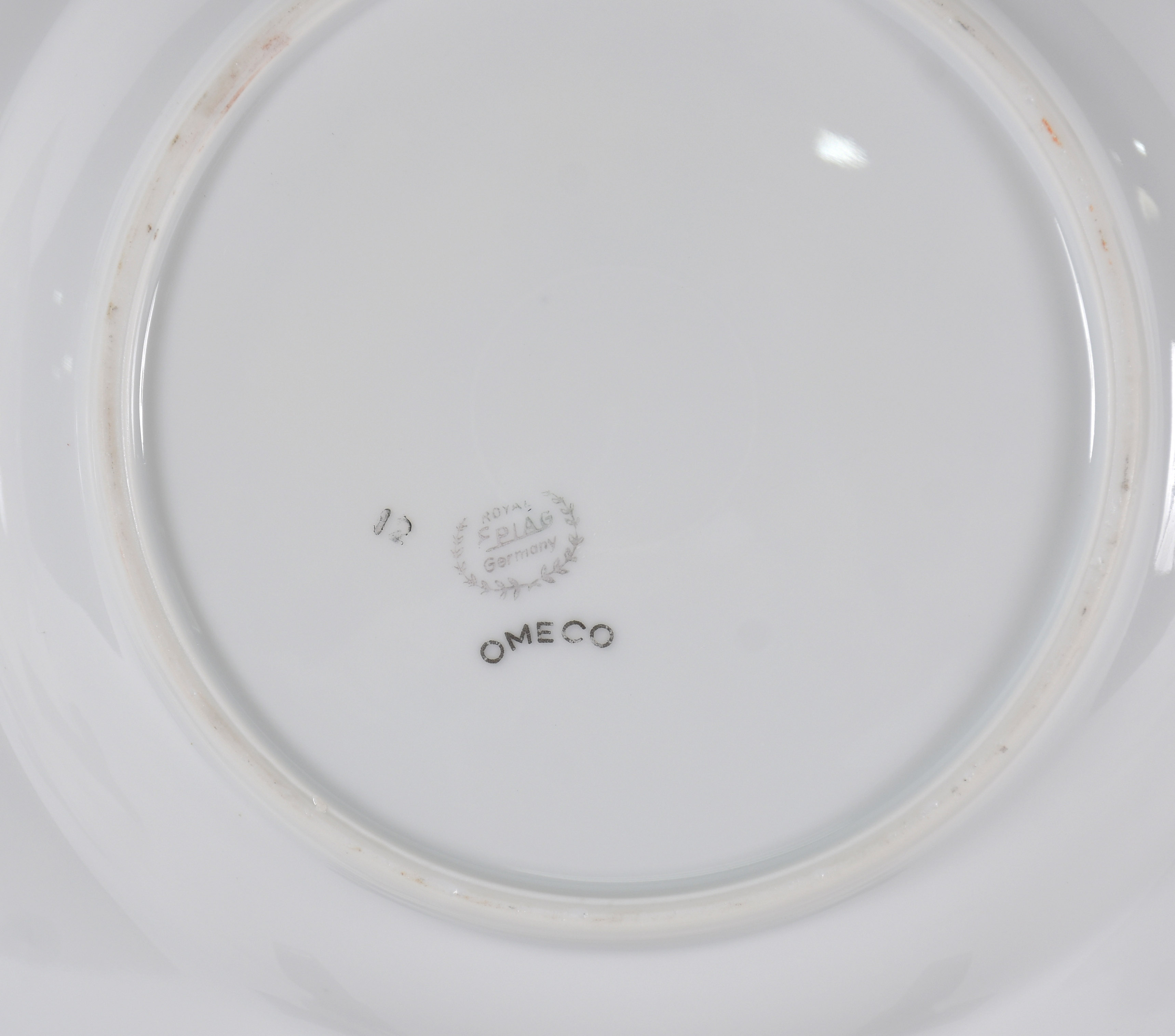 Dois pratos fundos de porcelana alemã Royal EPIAG, Omeco, decorados... - foto 4 de 5