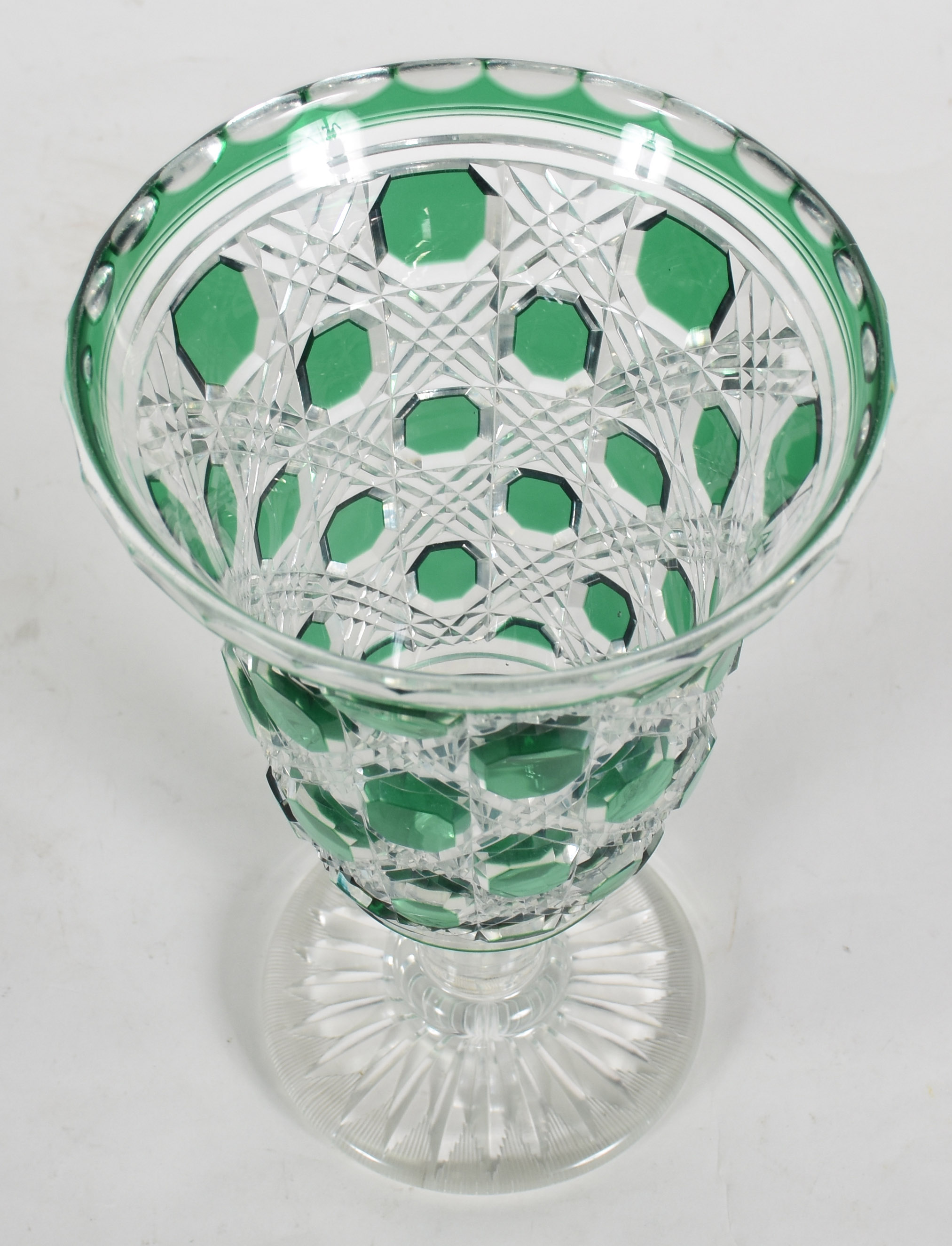 Vaso de cristal double lapidado verde . - foto 3 de 4