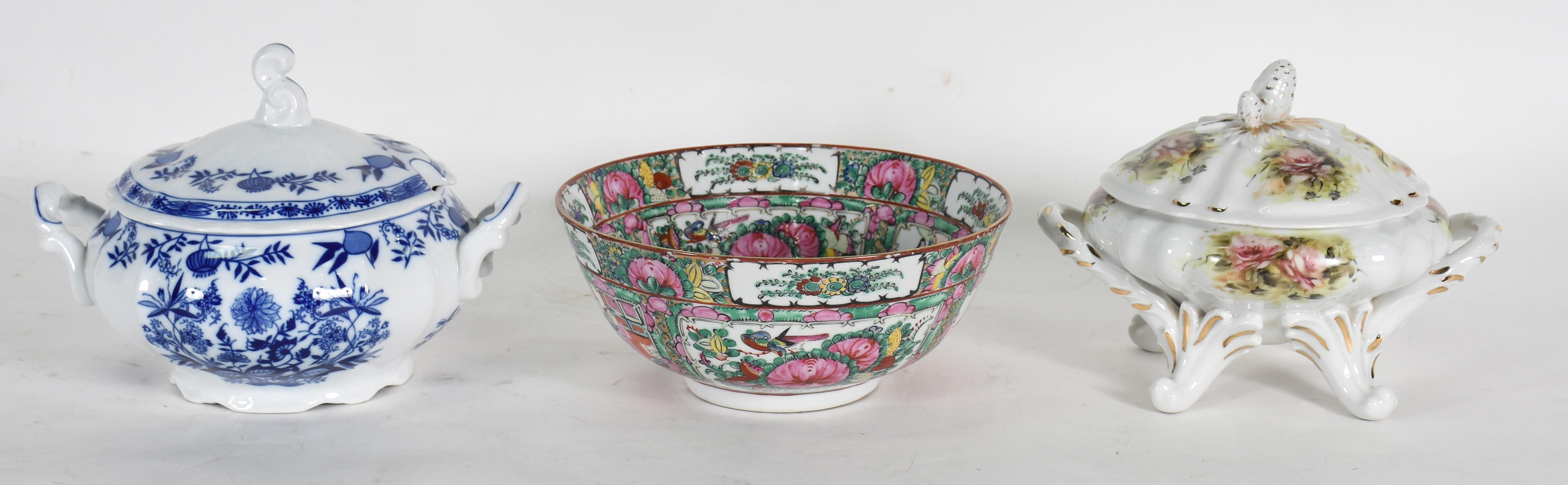 Três peças diversas de porcelana, sendo: bowl / saladeira de... - foto 1 de 7