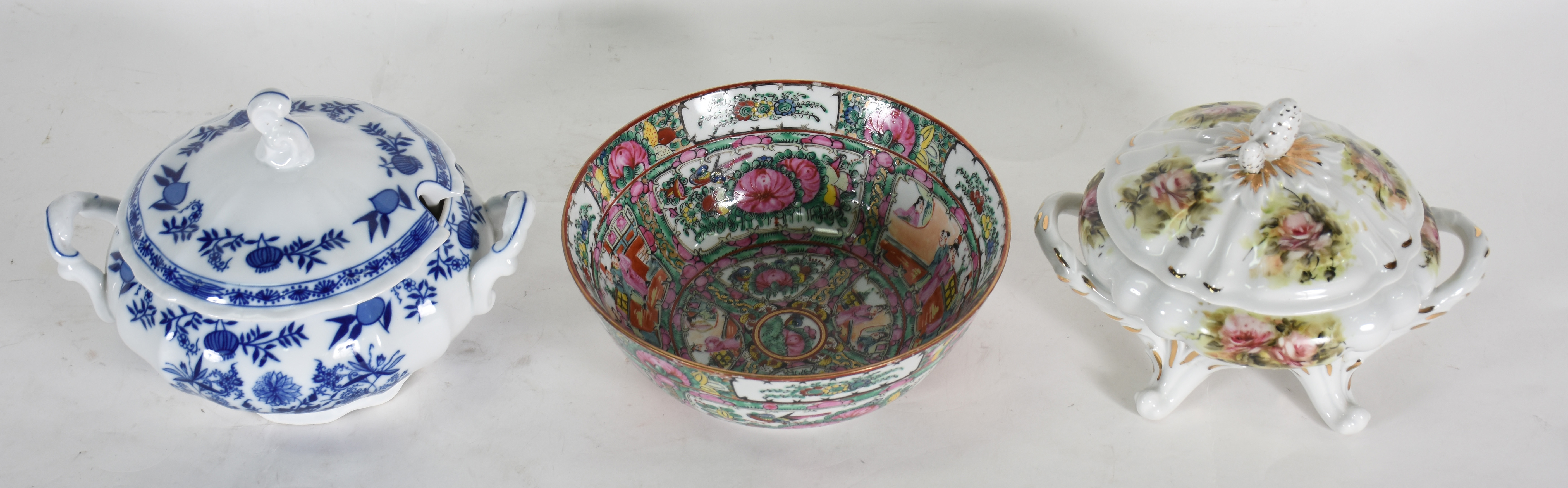 Três peças diversas de porcelana, sendo: bowl / saladeira de... - foto 2 de 7