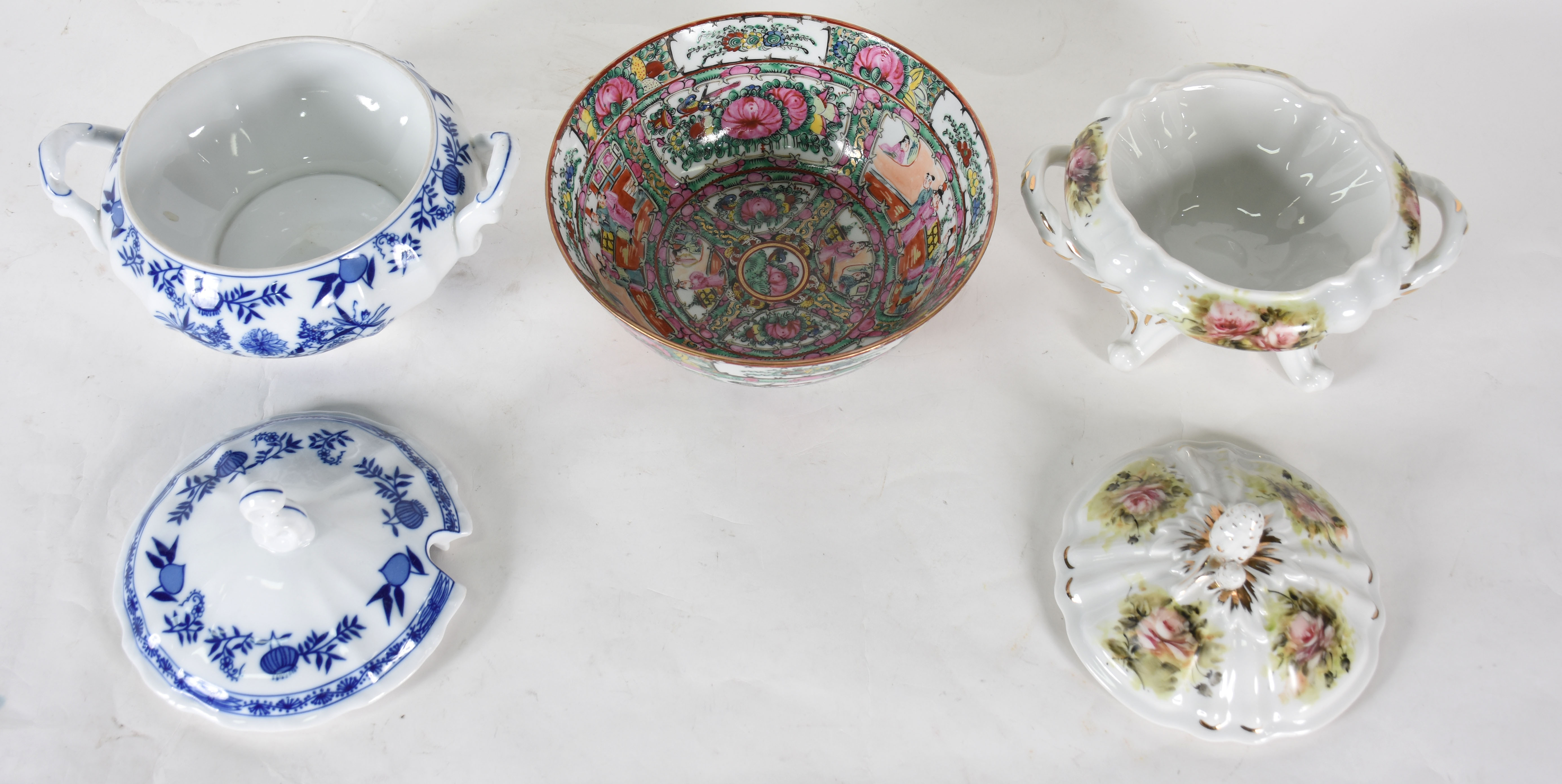Três peças diversas de porcelana, sendo: bowl / saladeira de... - foto 3 de 7
