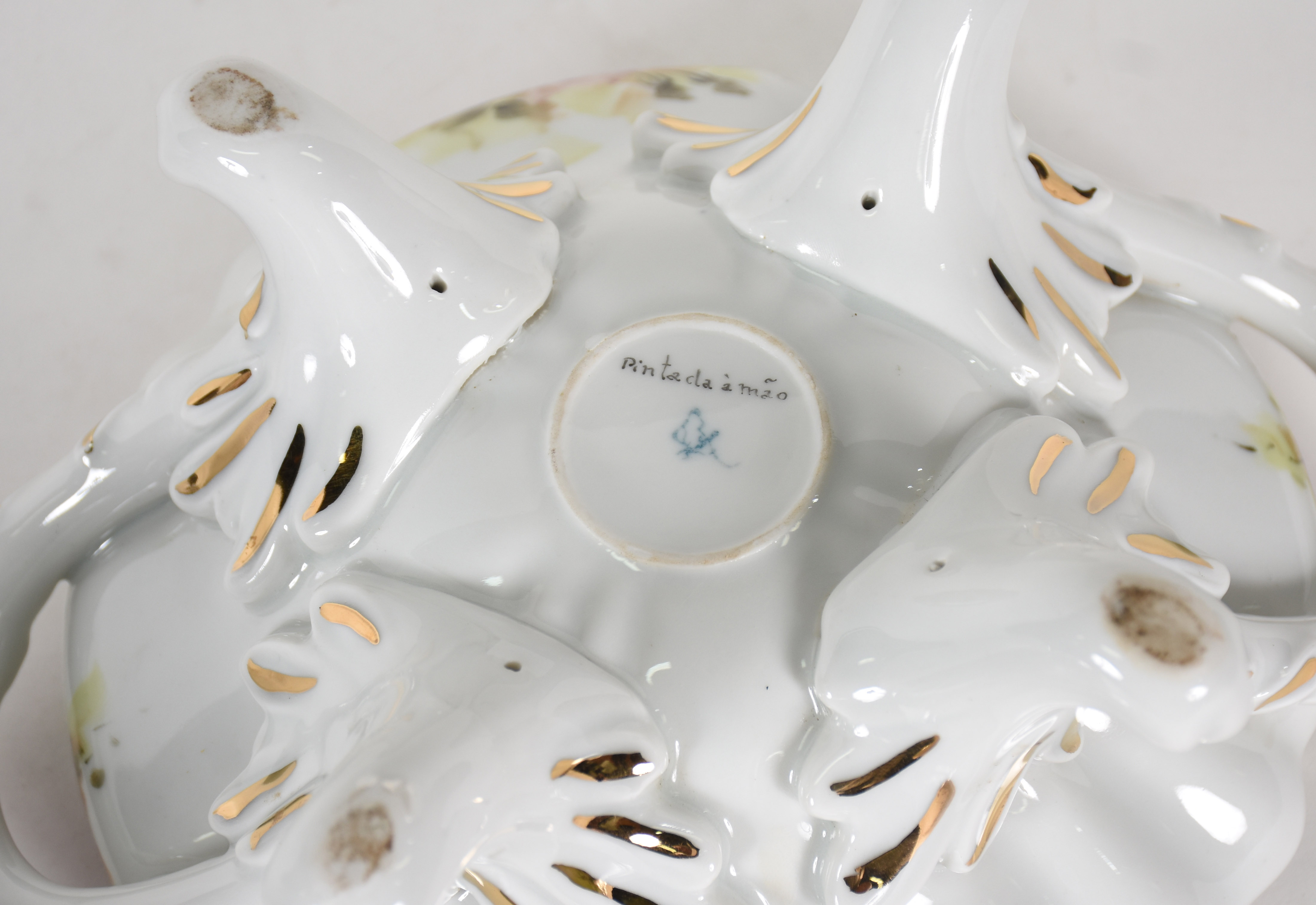Três peças diversas de porcelana, sendo: bowl / saladeira de... - foto 4 de 7