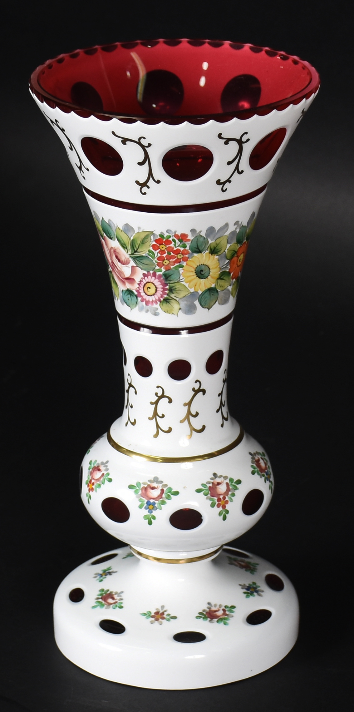 Vaso de cristal overlay vermelho e branco com flores em policromia. - foto 1 de 3