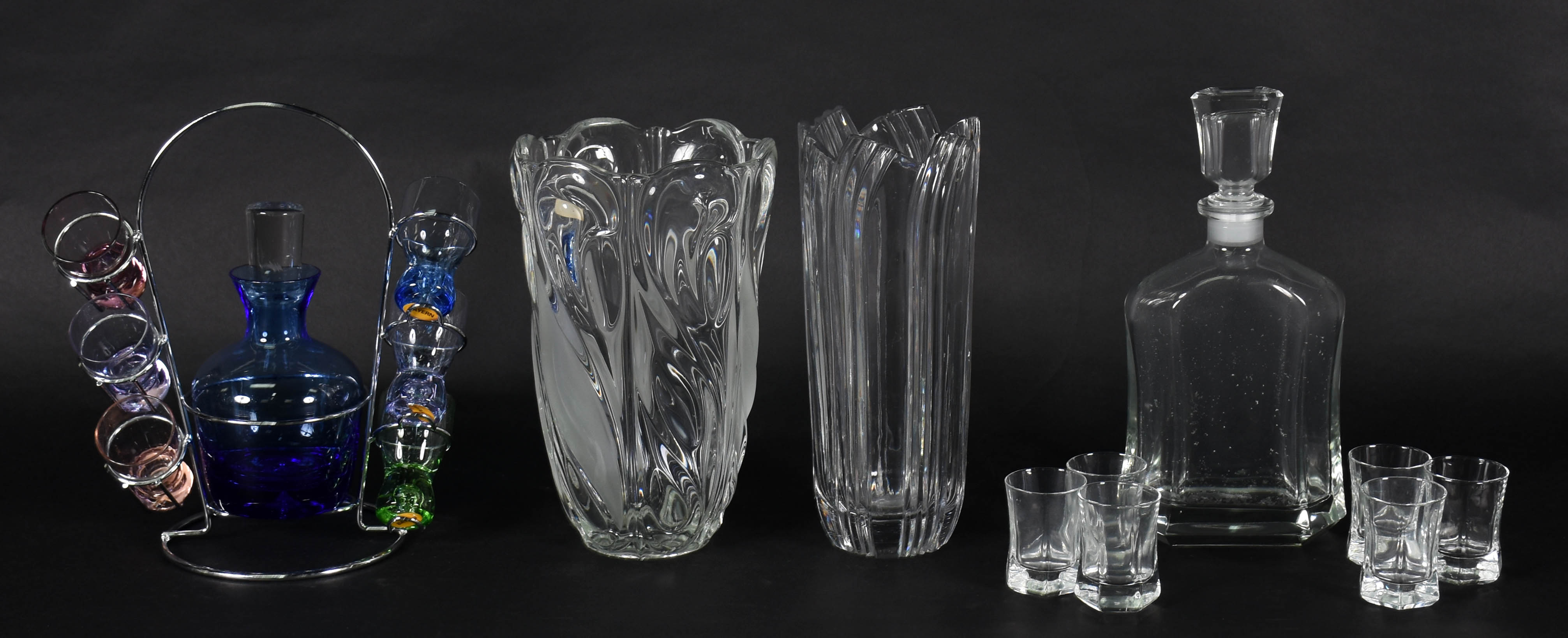 Dois conjuntos de licor e 2 vasos de vidro. - foto 1 de 6
