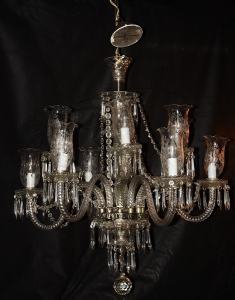 Belíssimo lustre de cristal para 12 luzes. Mangas lavradas e...